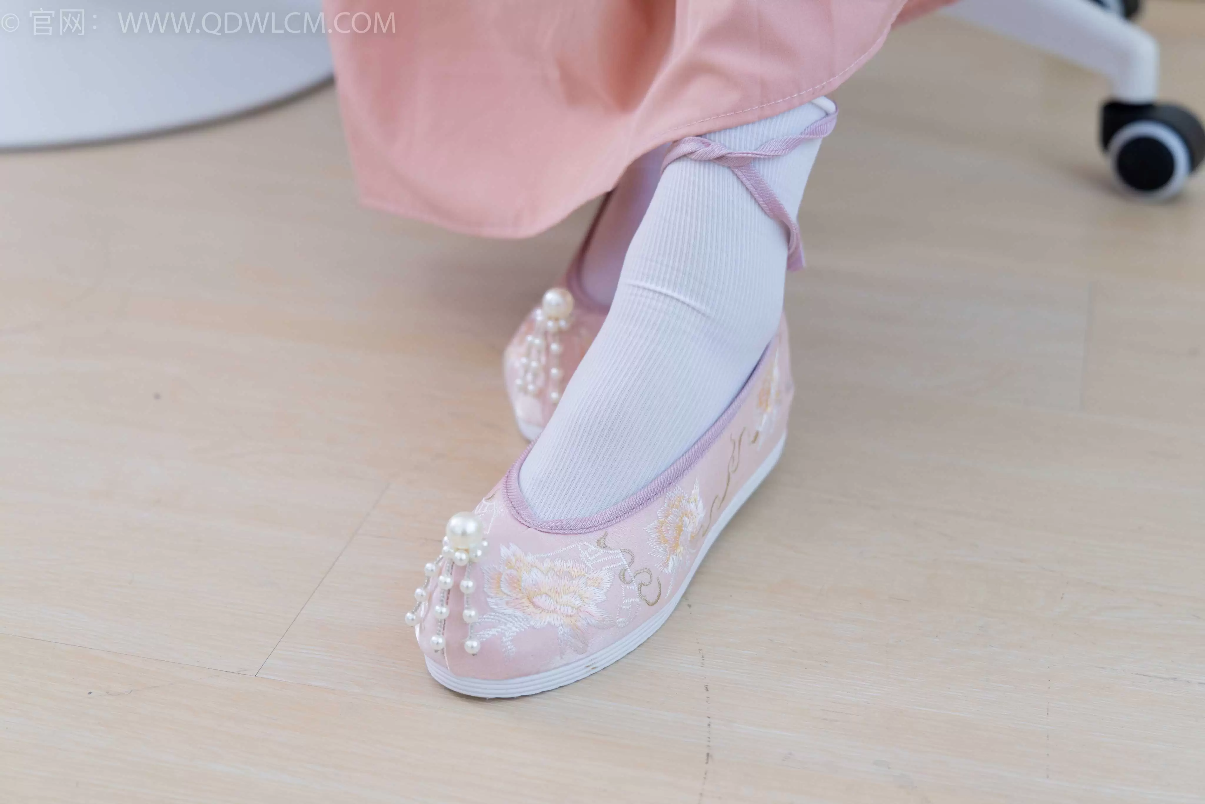 物恋传媒 NO.2132 美兔-心动一刹 [220P-1V-5.4G] - 秀人网免费无水印在线套图写真