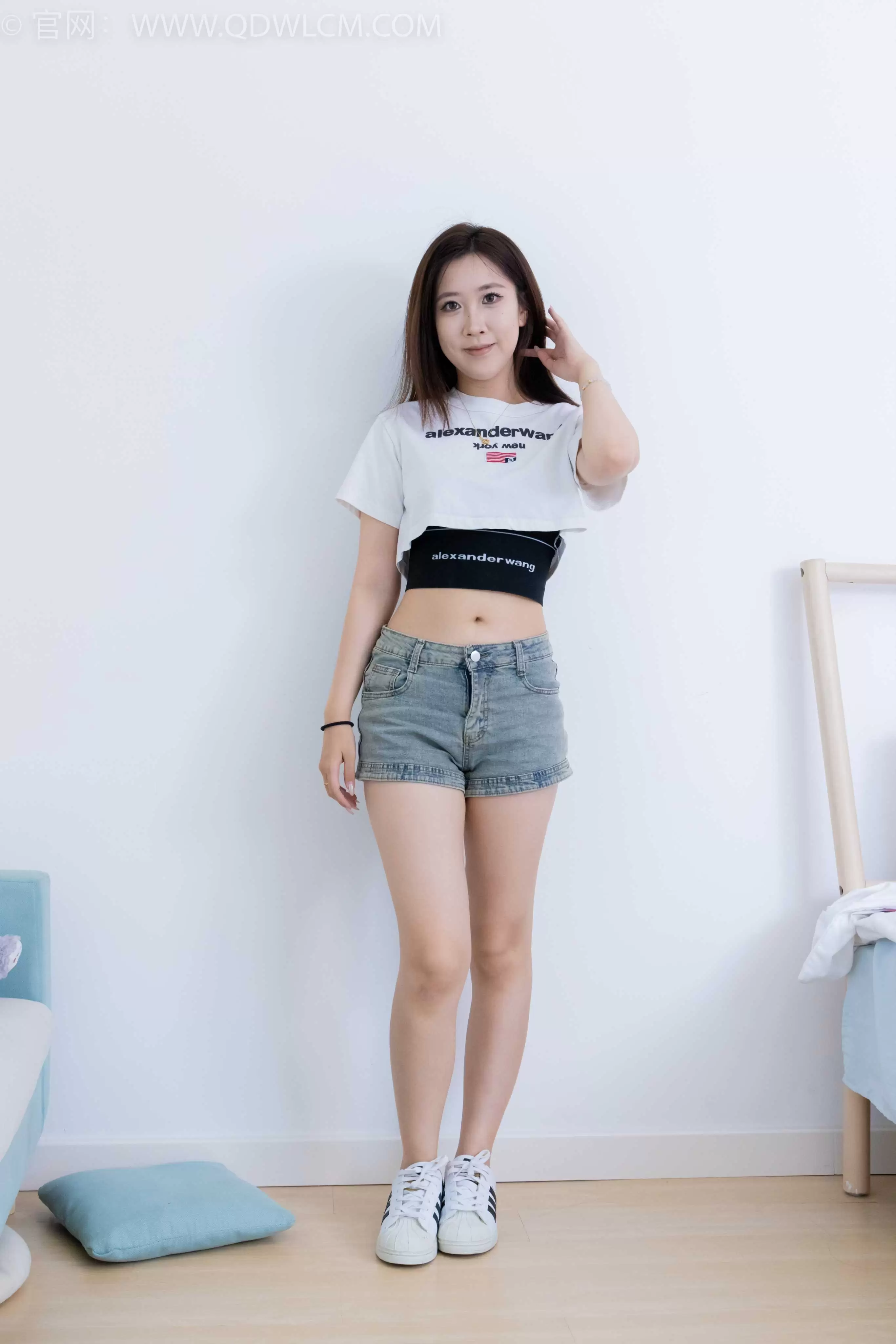 物恋传媒 NO.2131 露露-晨曦露水 [150P-1V-4.44G] - 秀人网免费无水印在线套图写真