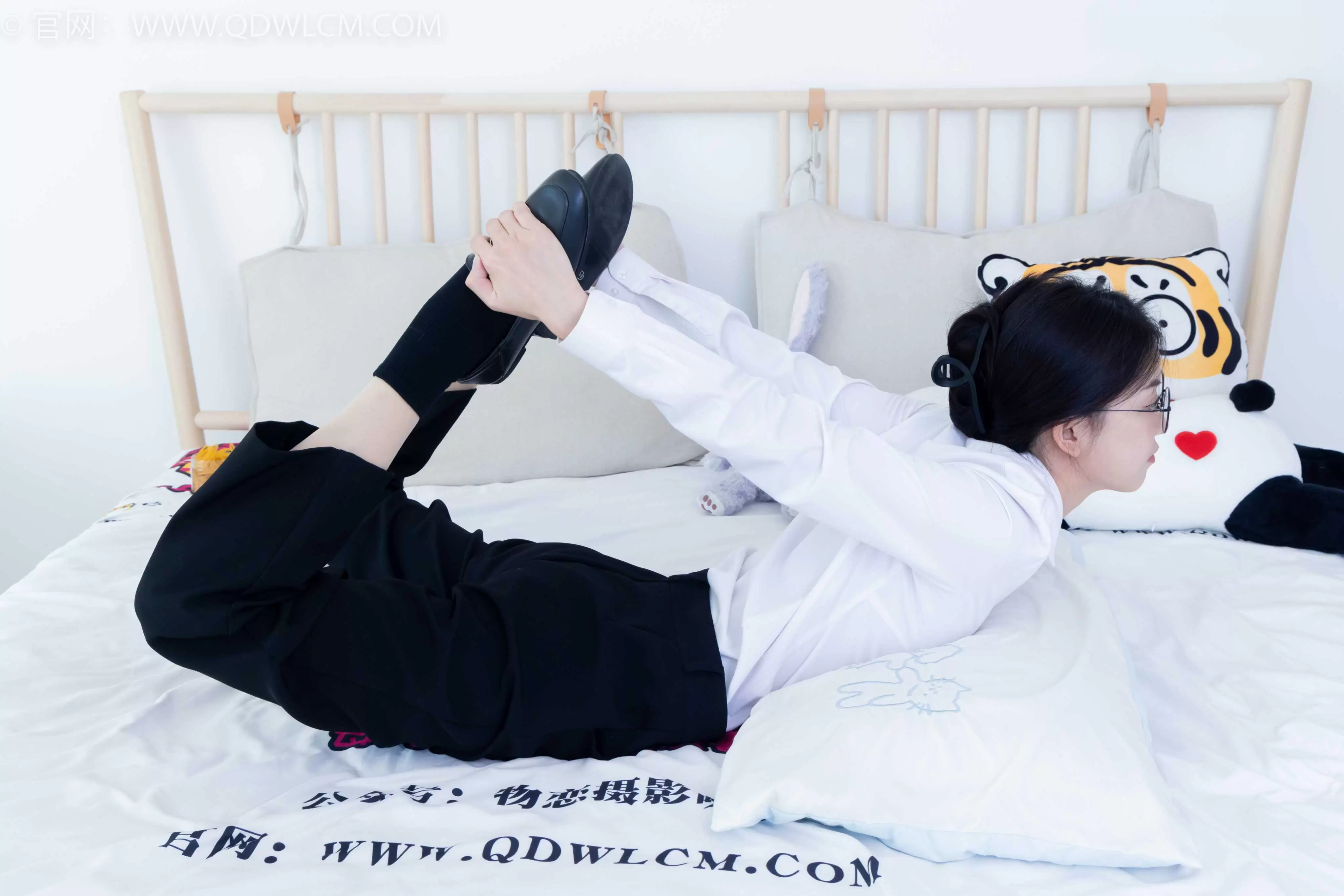 物恋传媒 NO.2126 茯苓-泛黄的相片 [159P1V-3.73GB] - 秀人网免费无水印在线套图写真