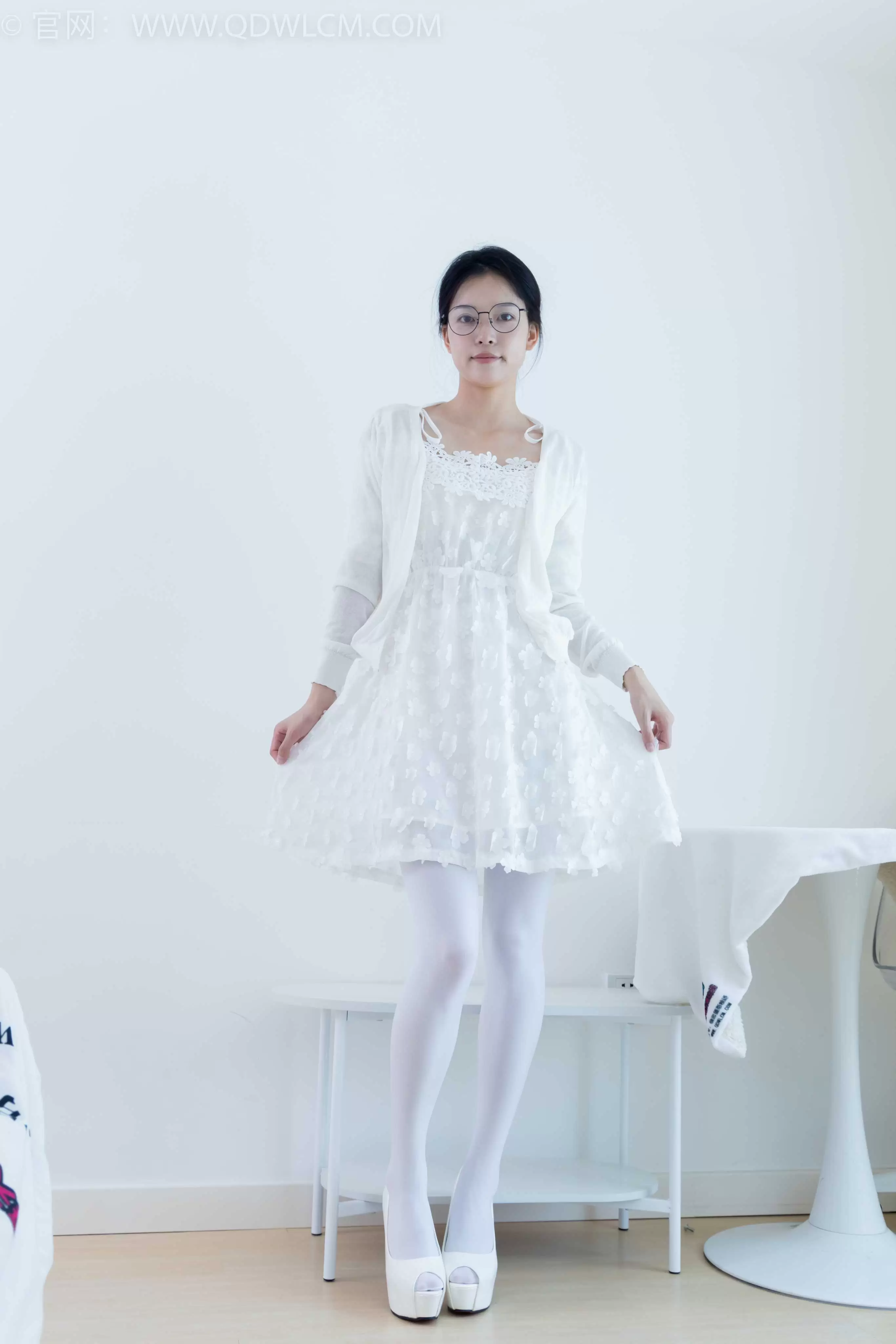 物恋传媒 NO.2094 茯苓-世界失色 [150P1V-3.13GB] - 秀人网免费无水印在线套图写真