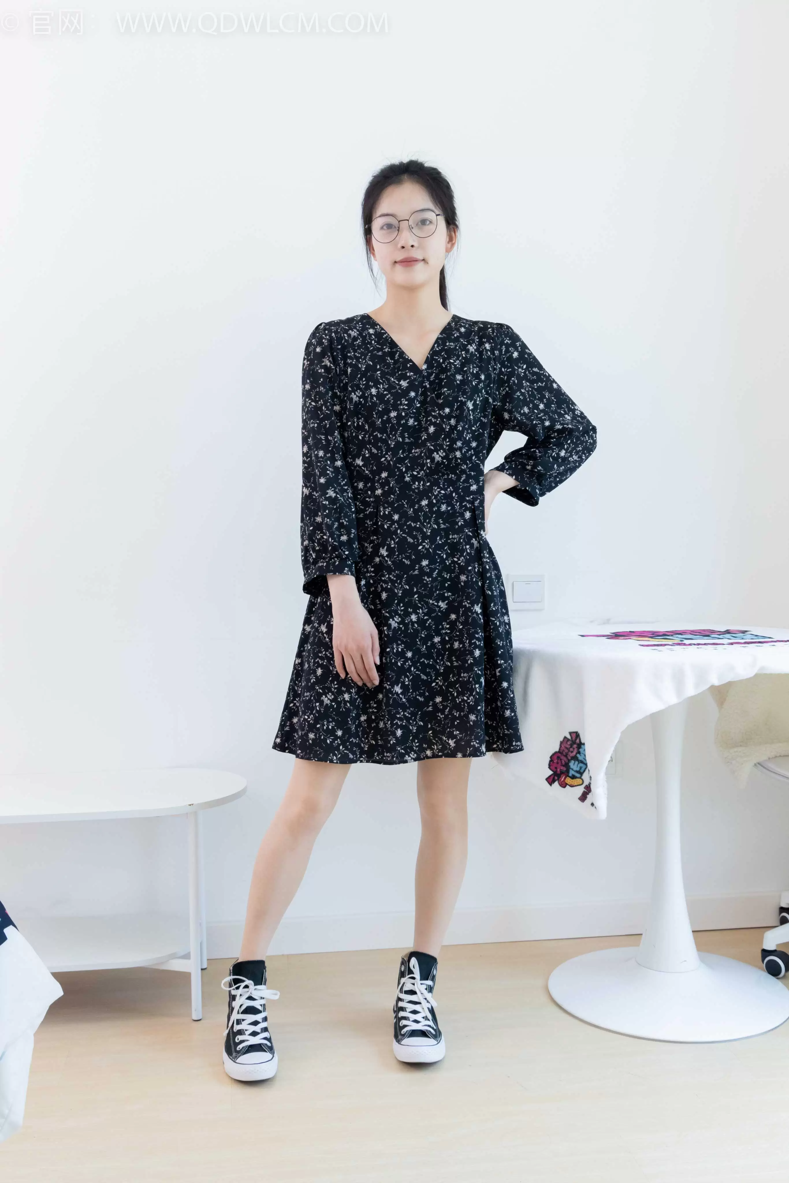 物恋传媒 NO.2075 茯苓-灰色头像 [150P1V-4.57GB] - 秀人网免费无水印在线套图写真