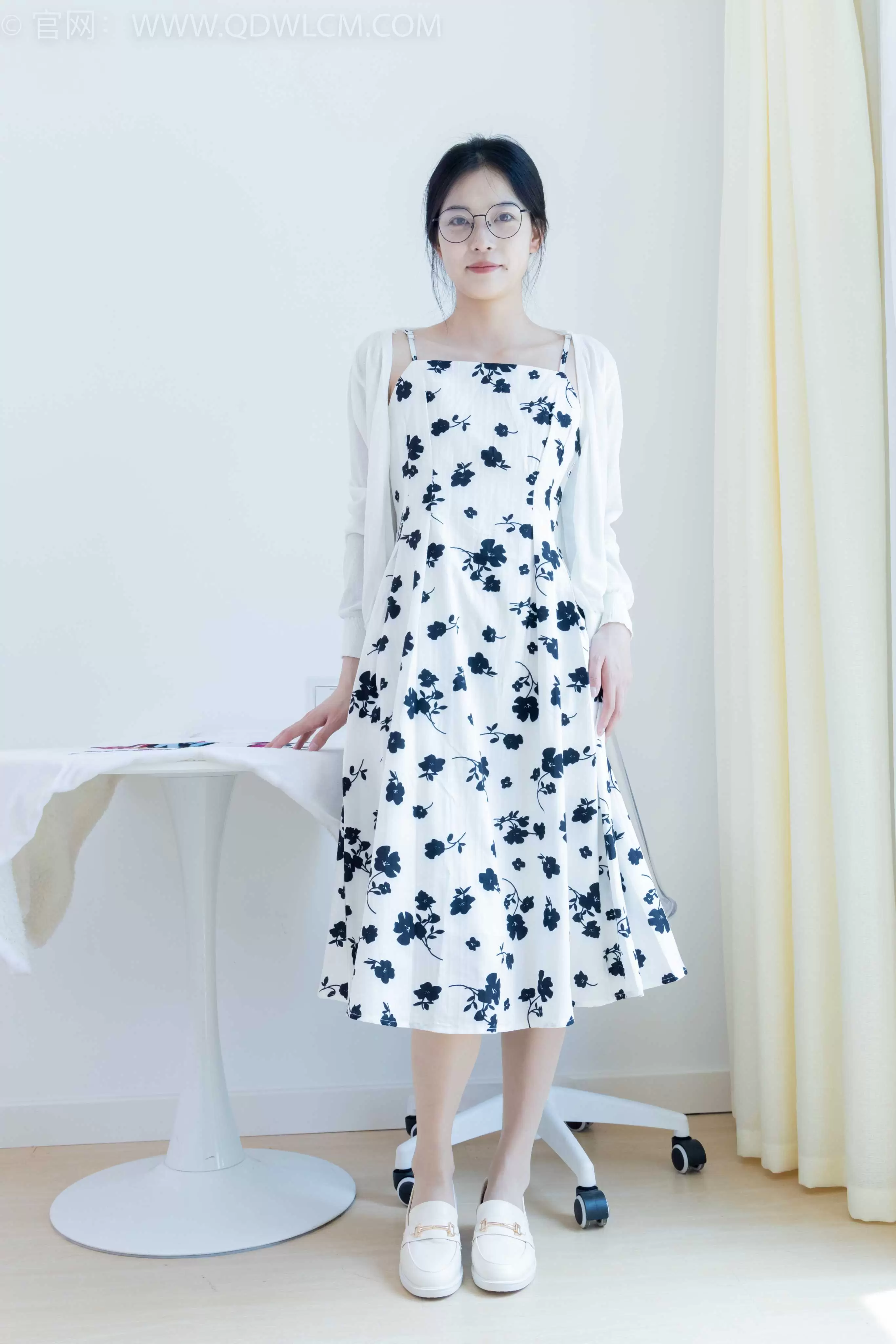 物恋传媒 NO.2063 茯苓-有你的季节 [150P1V-4.35GB] - 秀人网免费无水印在线套图写真