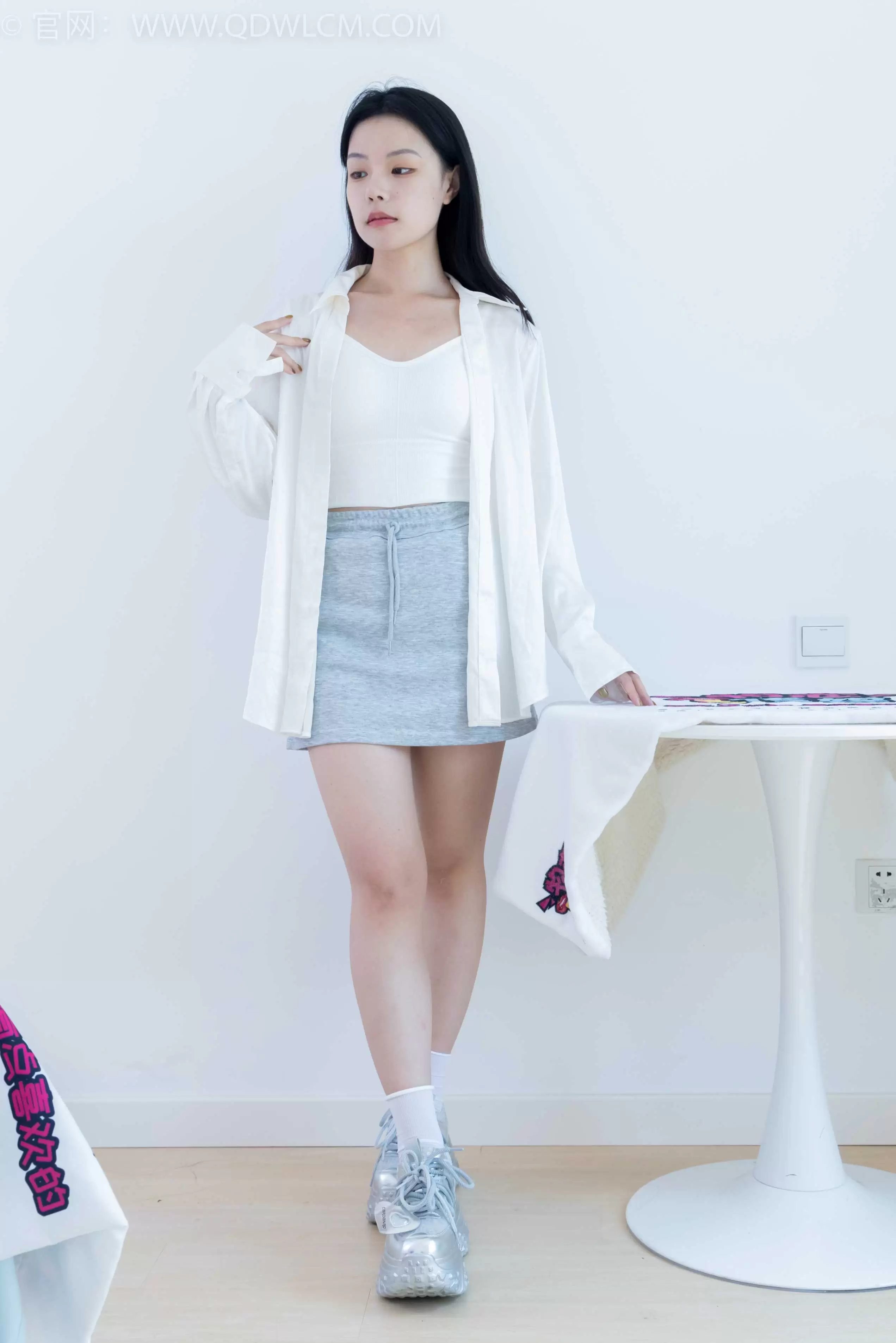 物恋传媒 NO.2051 舒舒-一地白雪 [150P1V-3.95GB] - 秀人网免费无水印在线套图写真