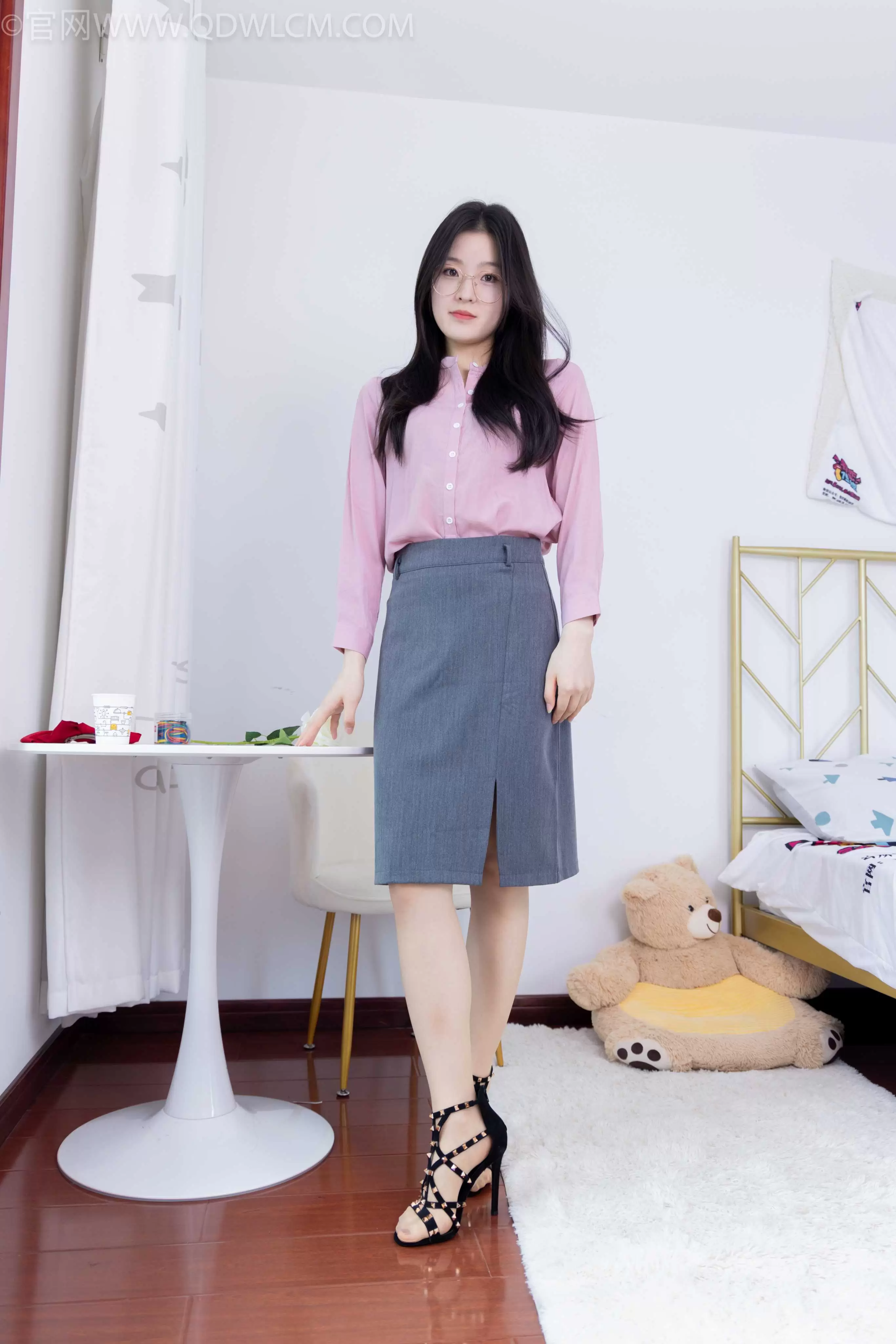 物恋传媒 NO.1996 青柠-酒窝浅浅 [146P-1V-7.35G] - 秀人网免费无水印在线套图写真