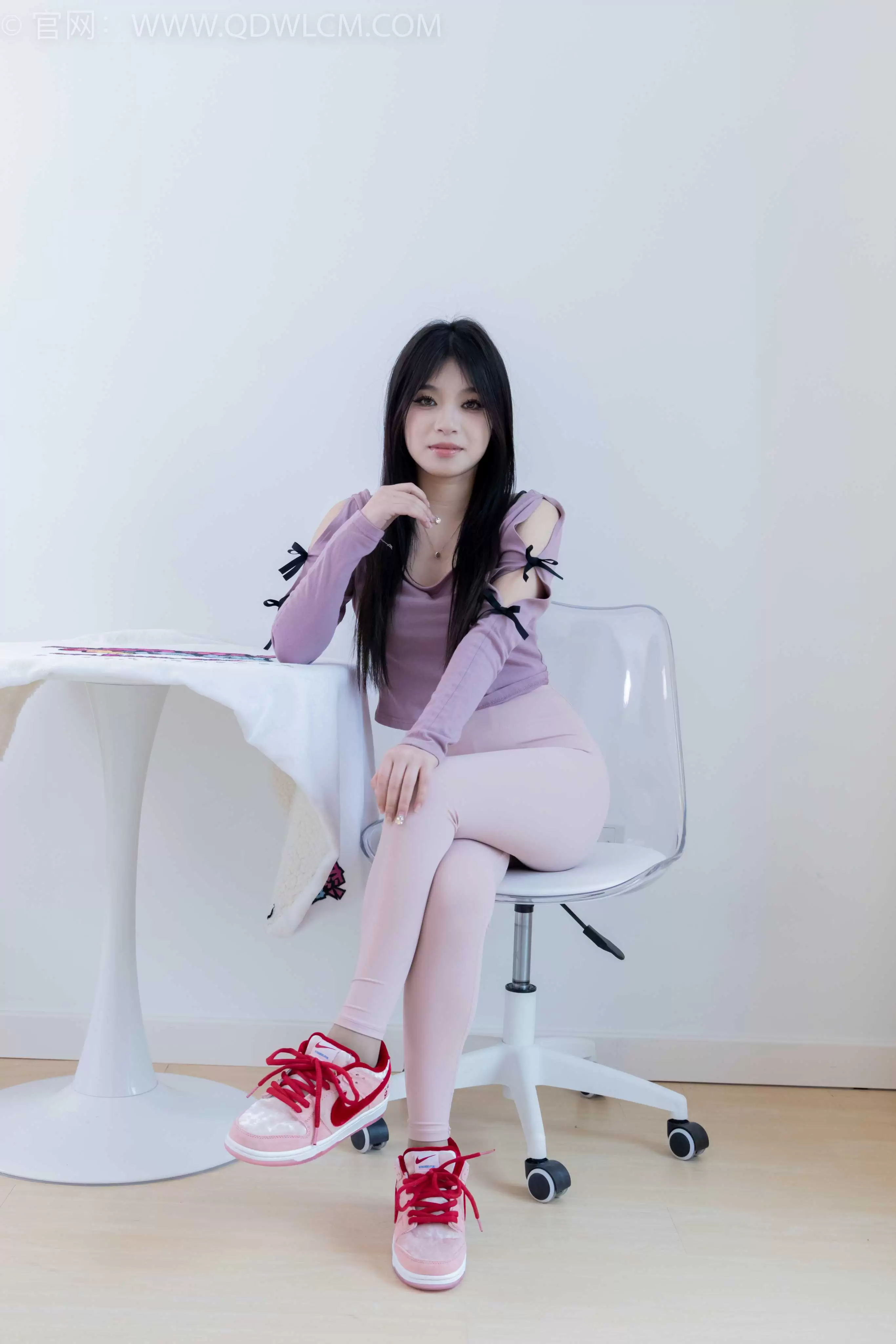 物恋传媒 NO.1993 闪闪-水的形状 [160P-1V-3.96G] - 秀人网免费无水印在线套图写真