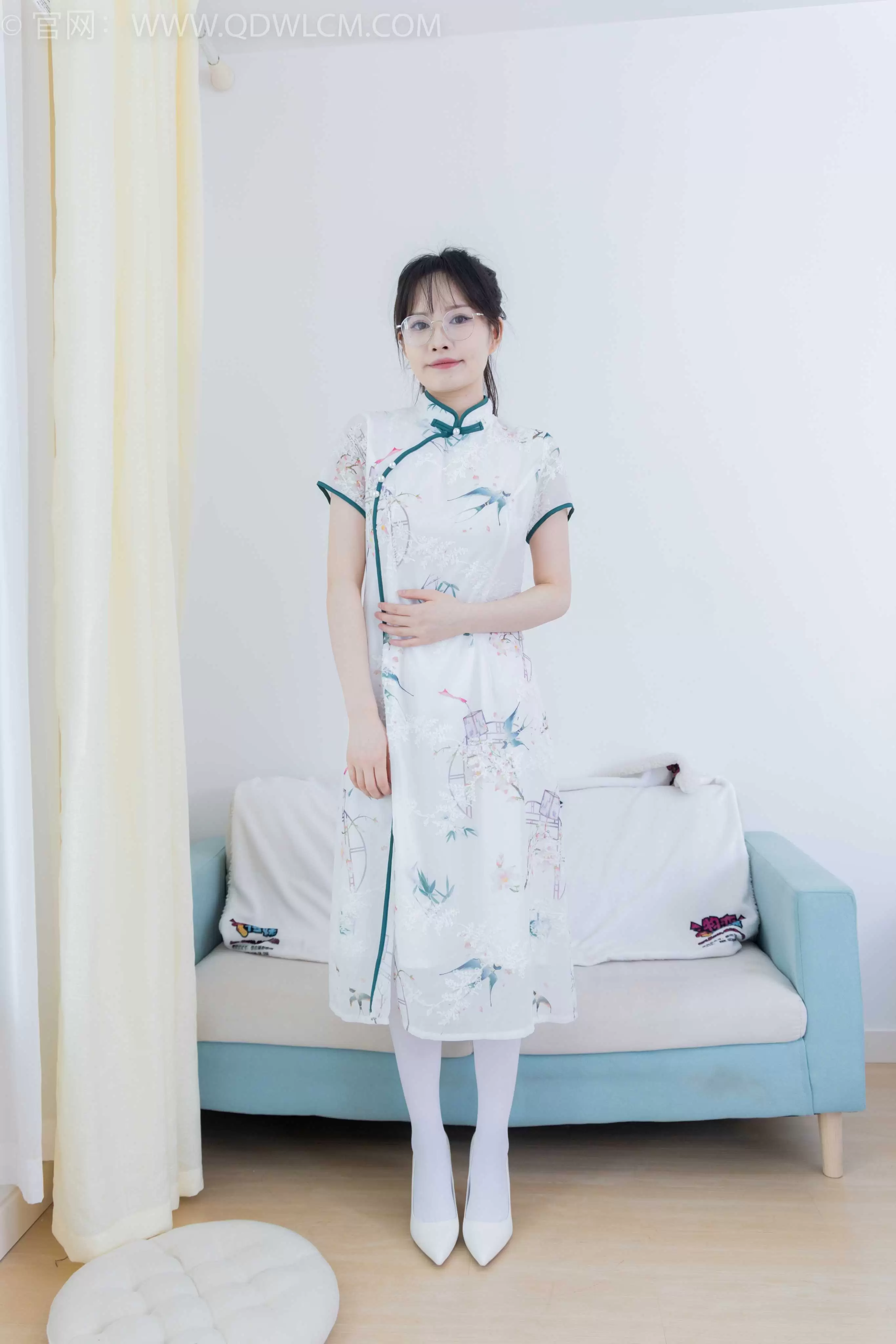 物恋传媒 NO.1960 小酒-断桥残雪 [150P-1V-3.86G] - 秀人网免费无水印在线套图写真