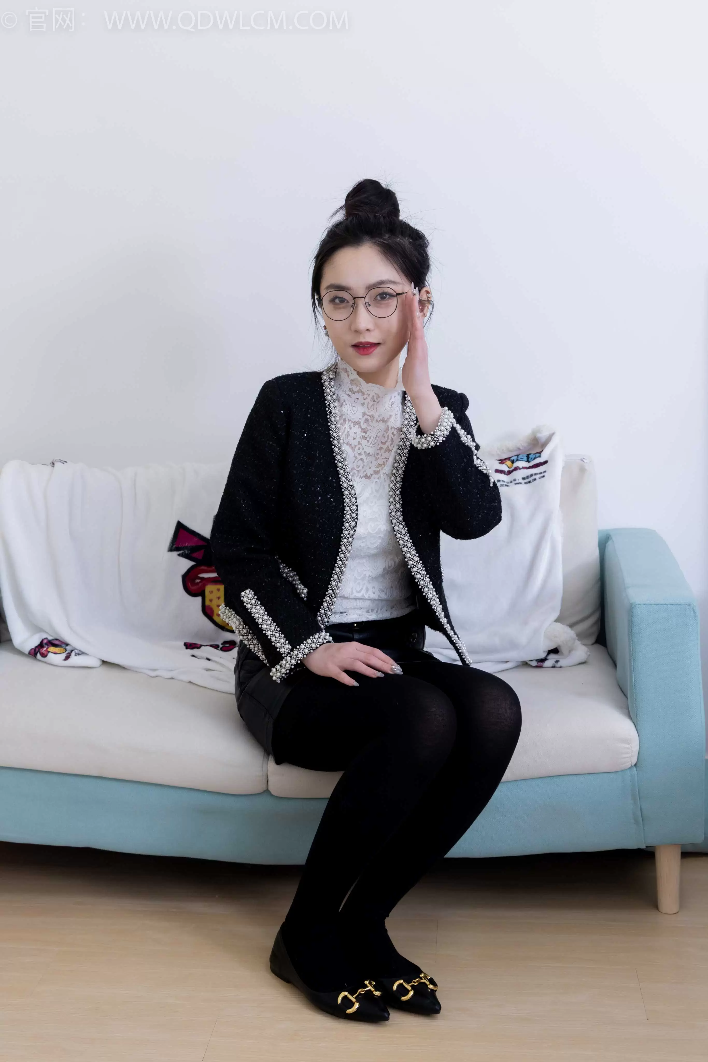 物恋传媒 NO.1852 川川-走过咖啡屋 [160P-1V-4.02G] - 秀人网免费无水印在线套图写真