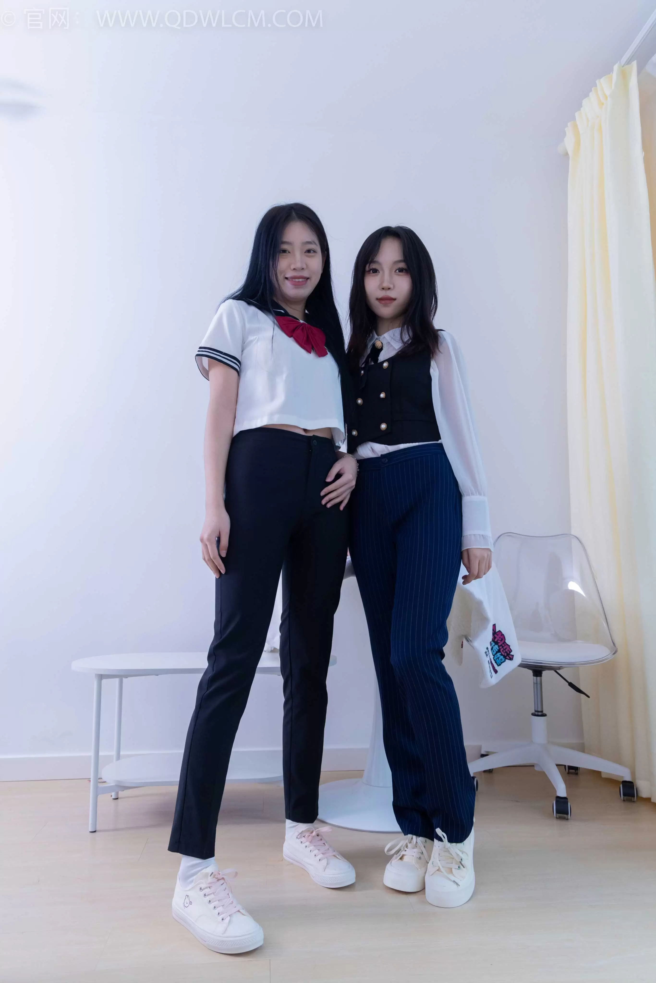 物恋传媒 NO.1835 纱纱&小谷-微风拂过 [195P-1V-6.9G] - 秀人网免费无水印在线套图写真