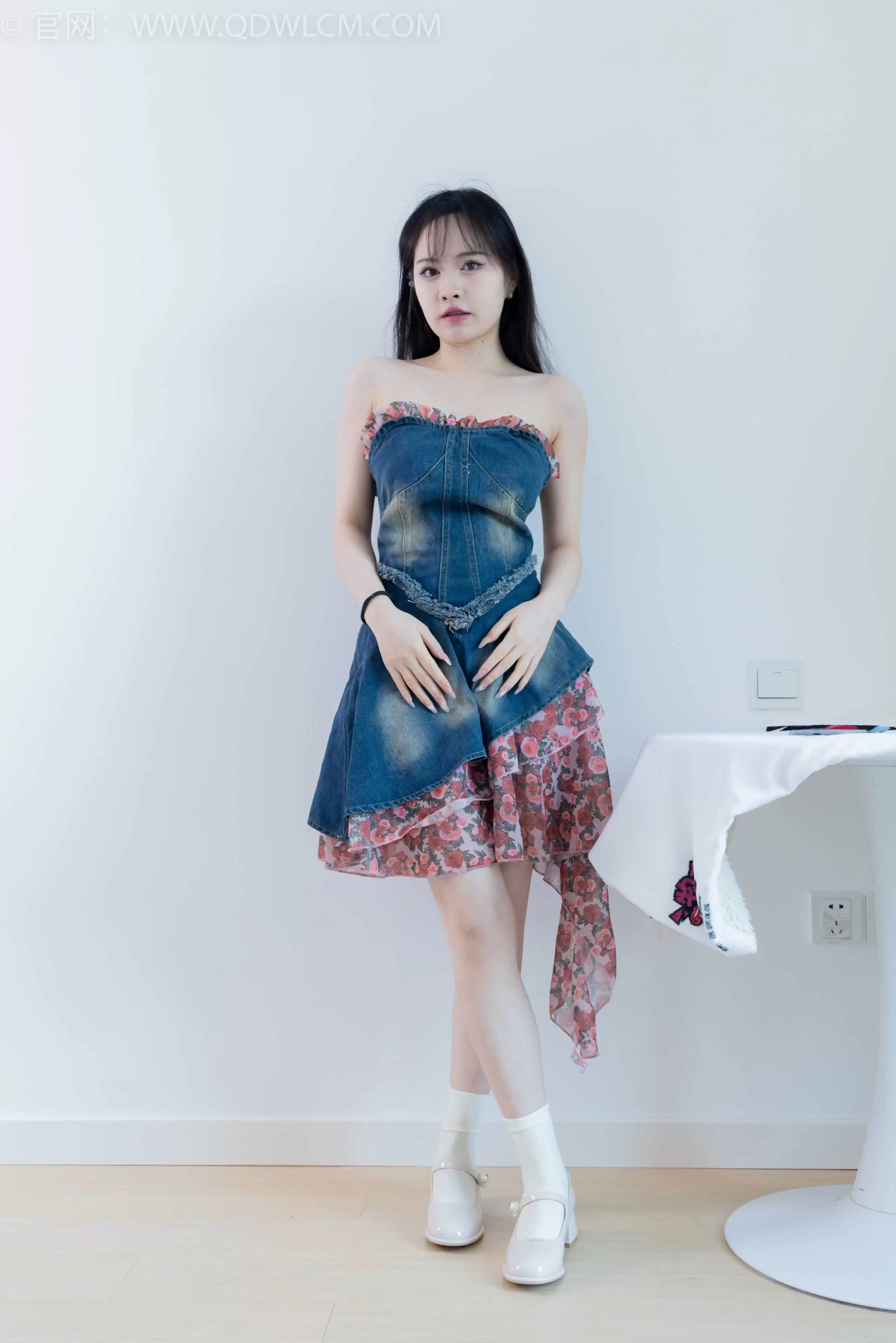 物恋传媒 NO.1806 小酒-新人驾到 [150P-1V-3.84G] - 秀人网免费无水印在线套图写真