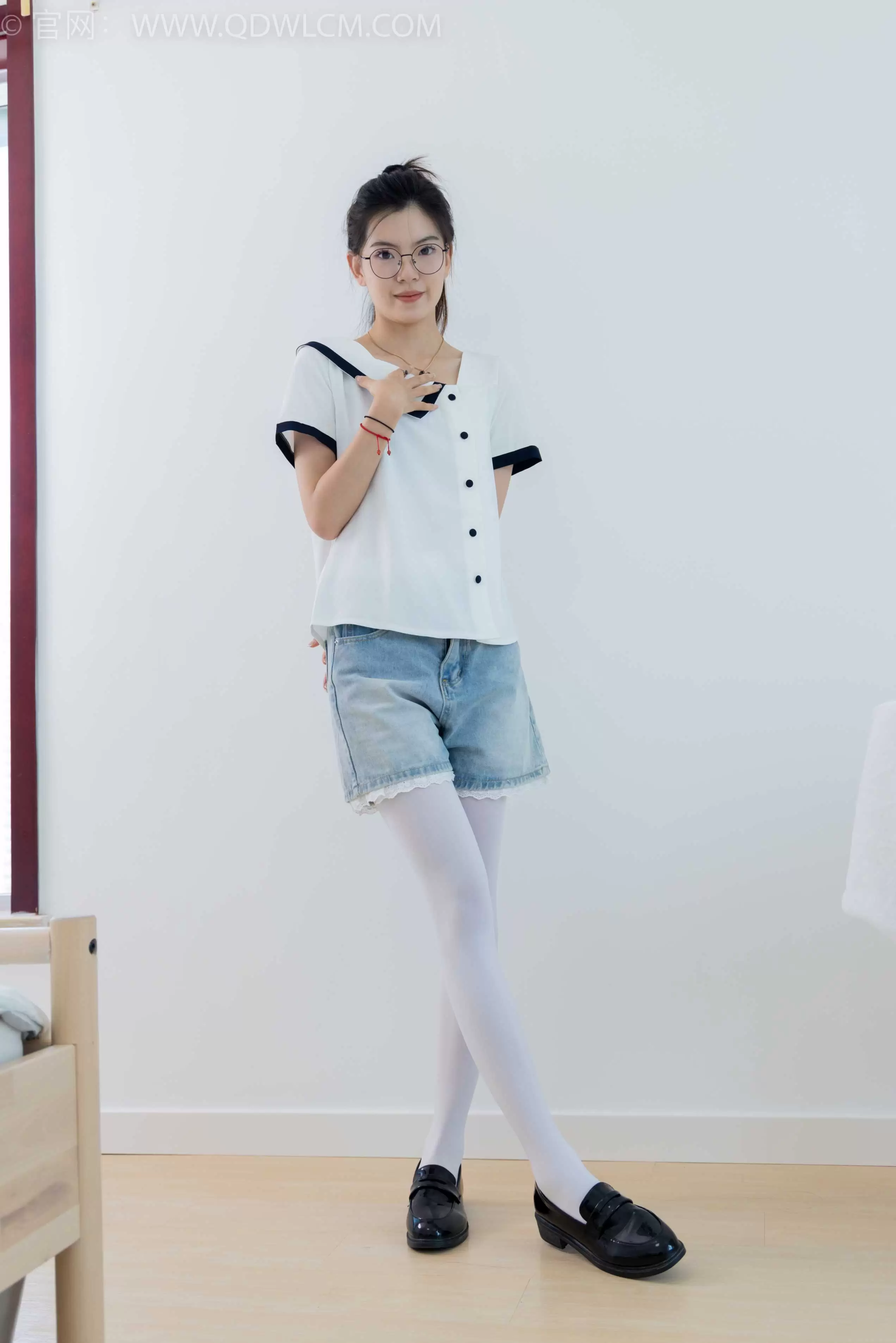 物恋传媒 NO.1785 青黛-皮鞋（红色美甲） - 秀人网免费无水印在线套图写真