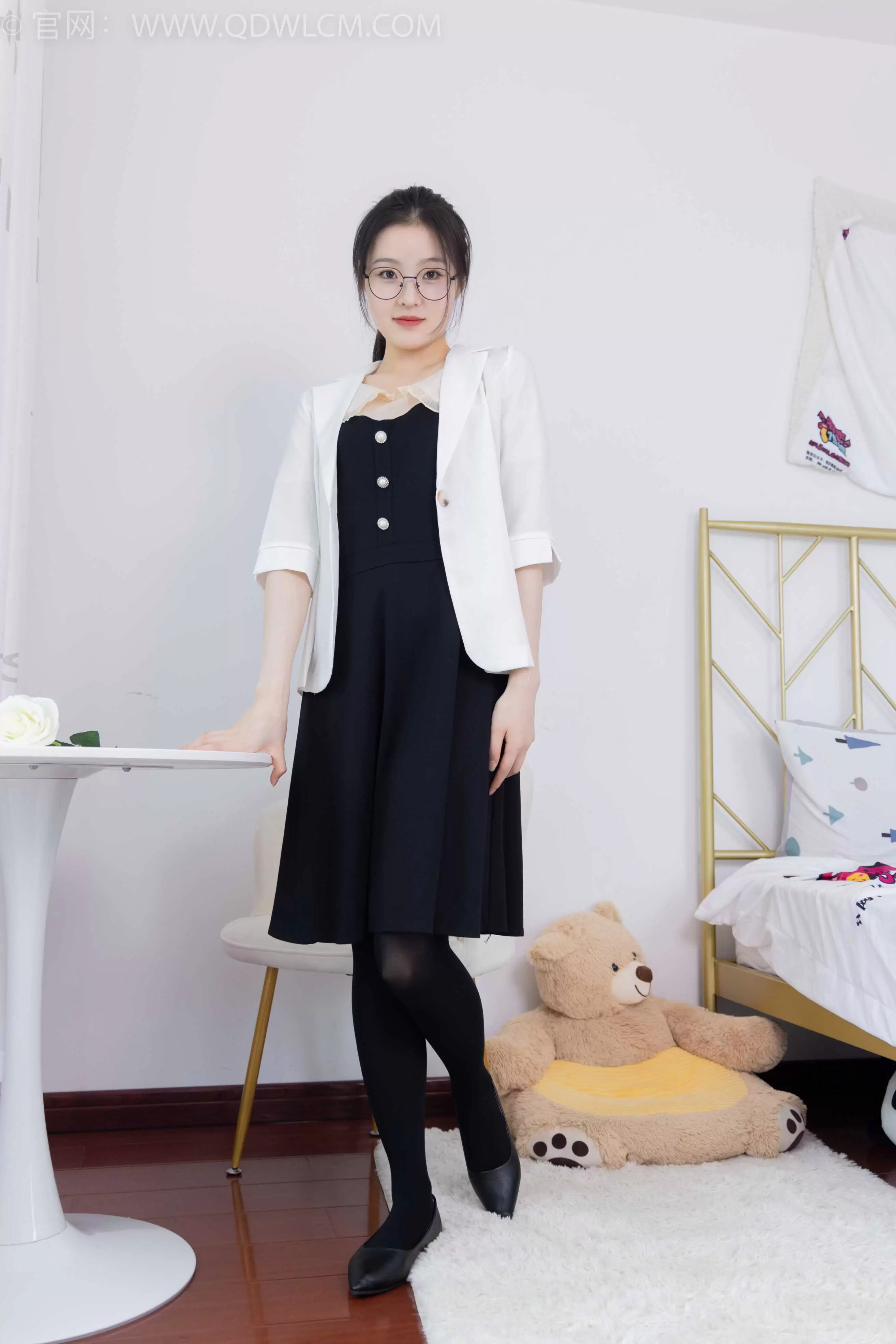 物恋传媒 NO.1640 青柠-木叶落秋声 [154P-1V-3.58G] - 秀人网免费无水印在线套图写真