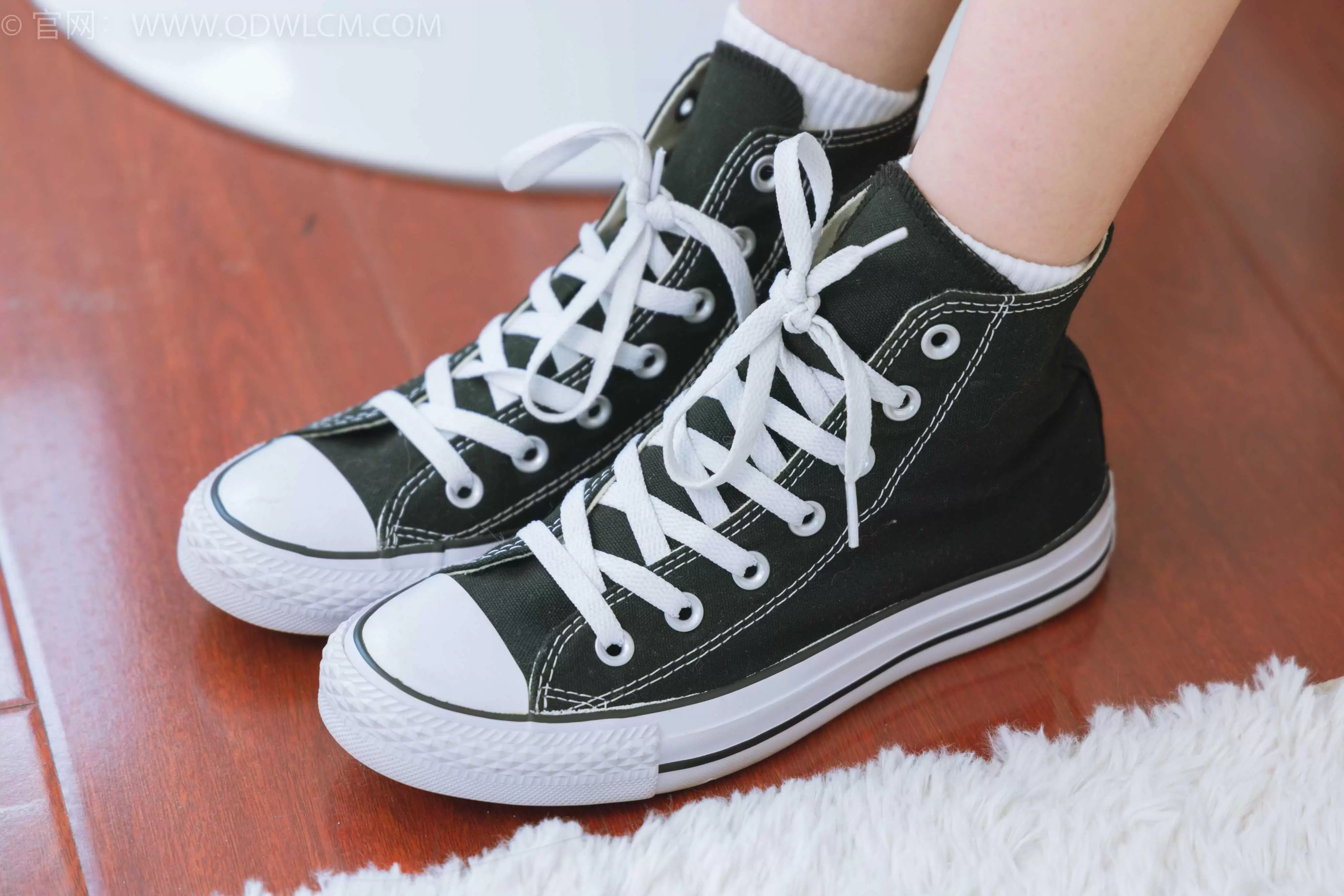 物恋传媒 NO.1559 颜颜-人来人往 [150P+1V／3.16GB] - 秀人网免费无水印在线套图写真