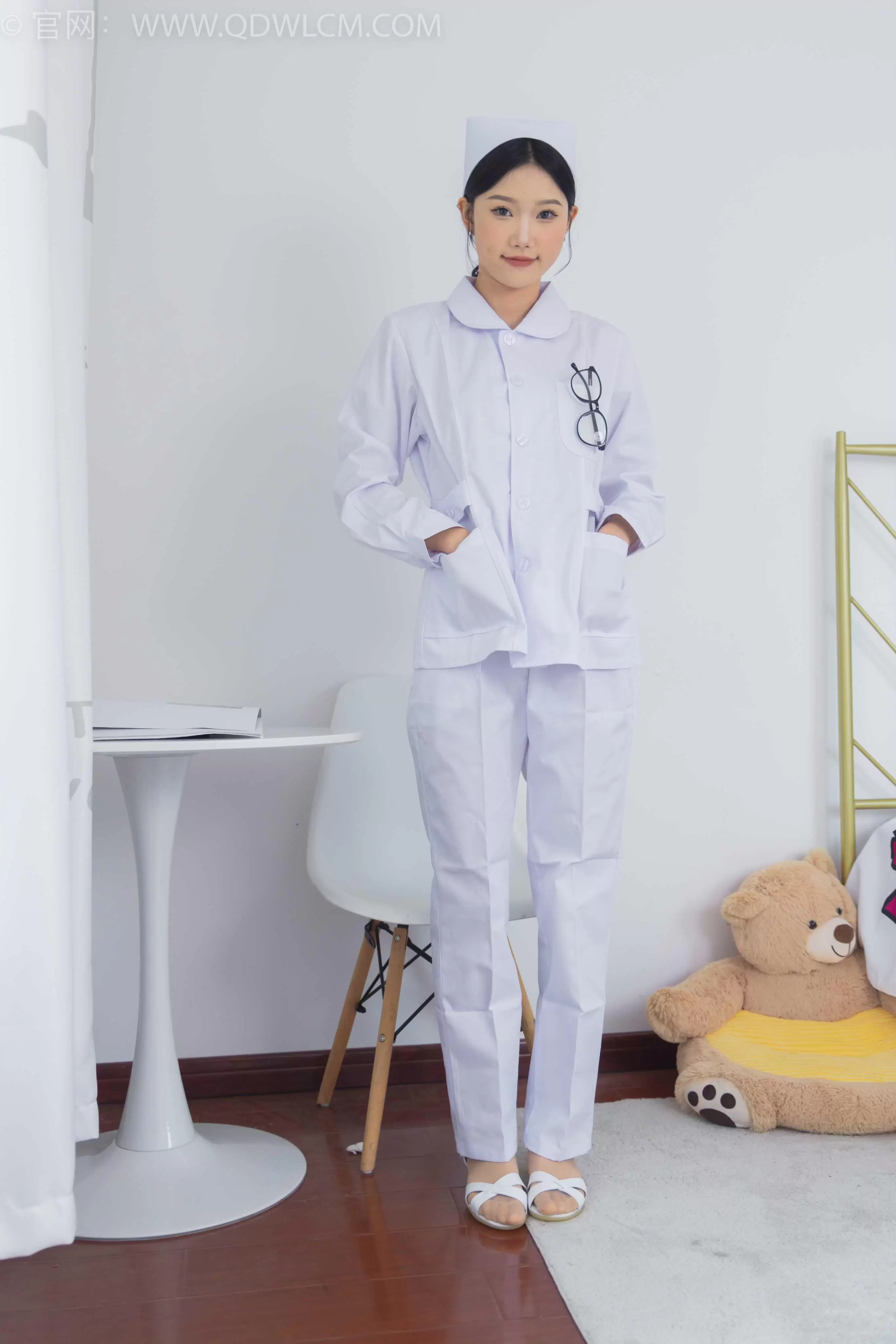 物恋传媒 NO.1548 小猪-白衣天使 [180P+1V／3.88GB] - 秀人网免费无水印在线套图写真