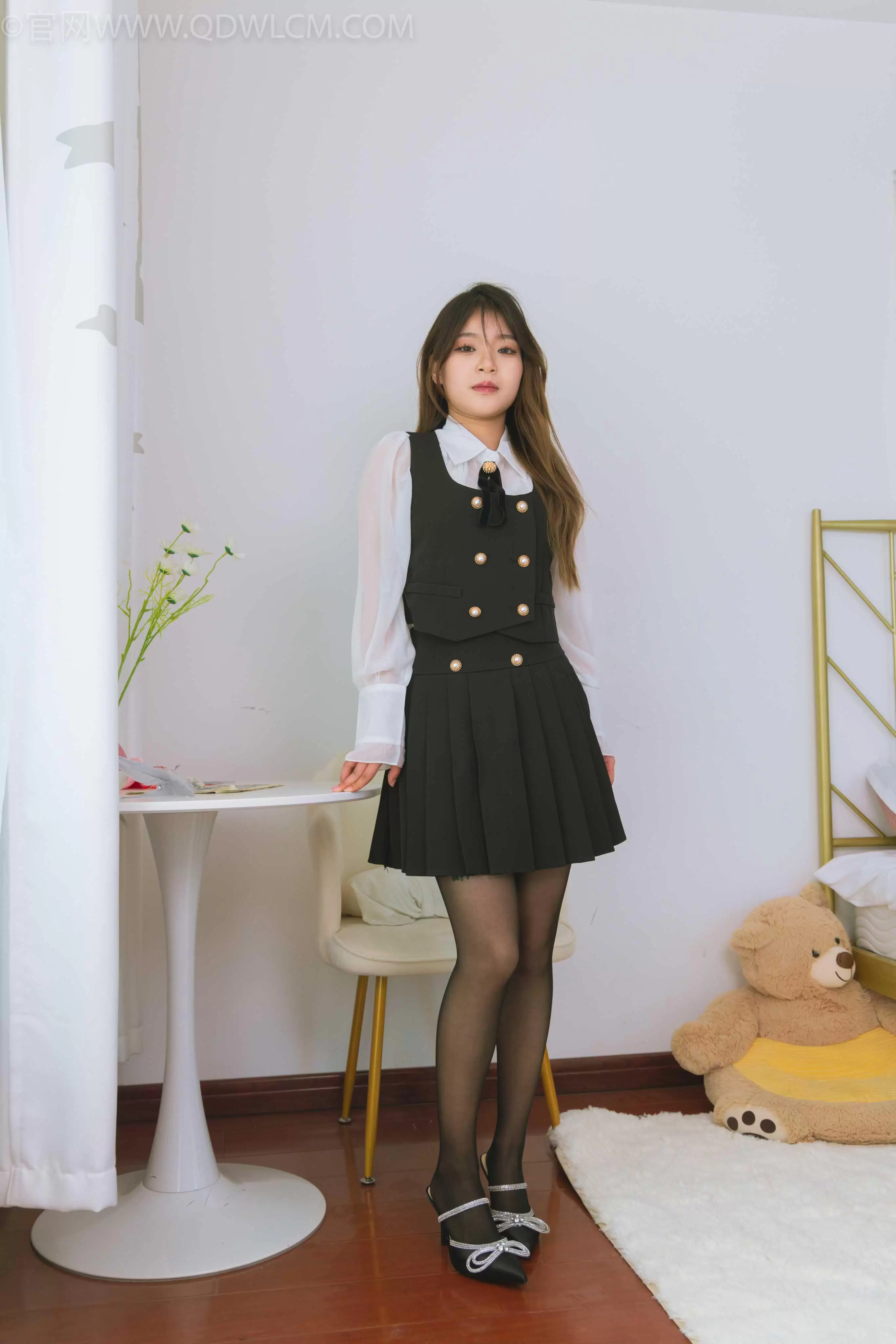 物恋传媒 NO.1517 闪闪-H白中闪耀 [150P+1V／3.88GB] - 秀人网免费无水印在线套图写真