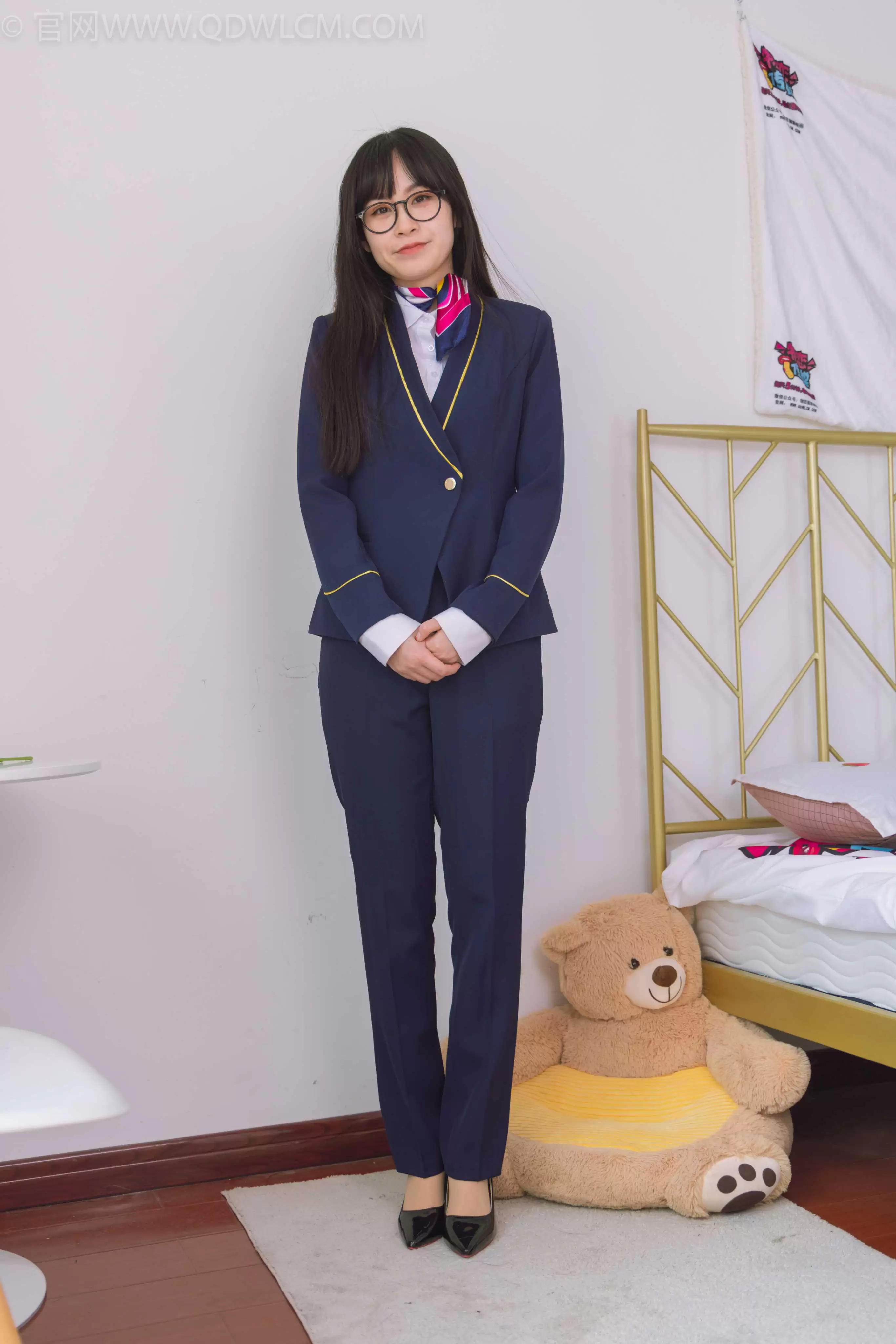 物恋传媒 NO.1500 兮兮-银行小秘书 [150P+1V／3.68GB] - 秀人网免费无水印在线套图写真