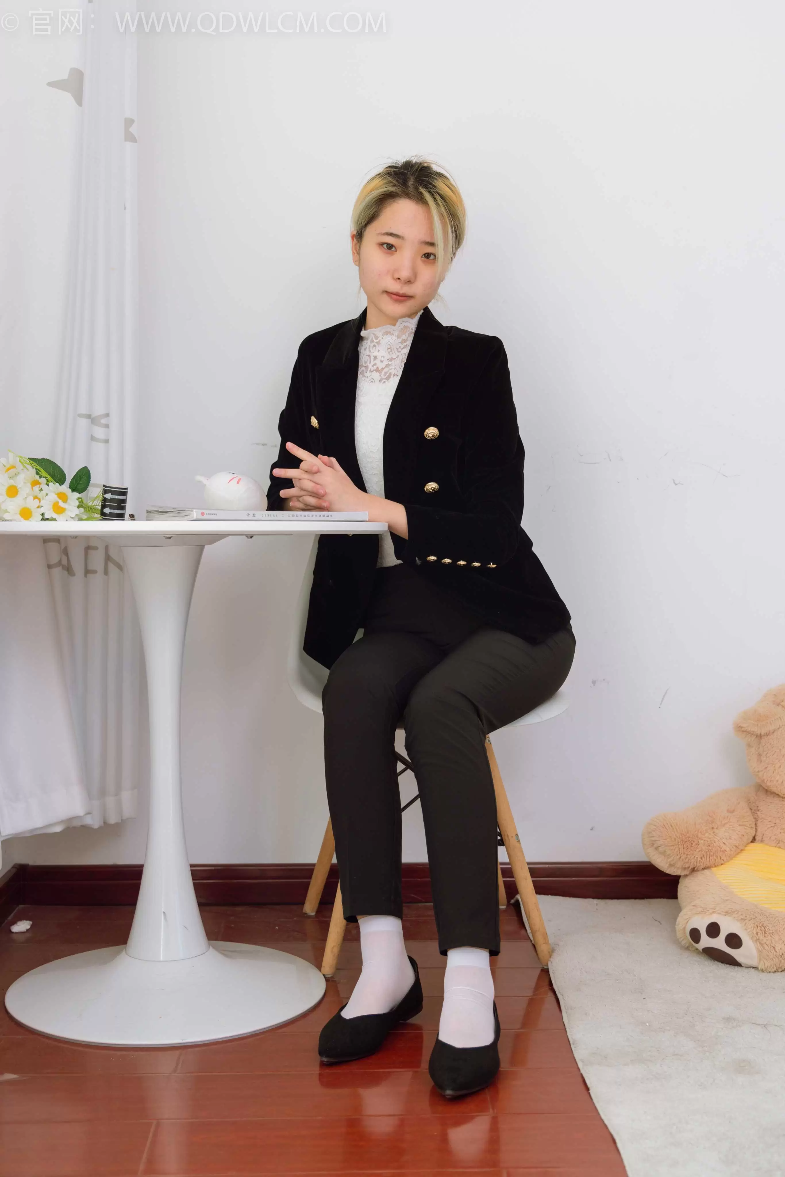 物恋传媒 NO.1485 姜姜-青山与诗 [150P-1V-3.75G] - 秀人网免费无水印在线套图写真