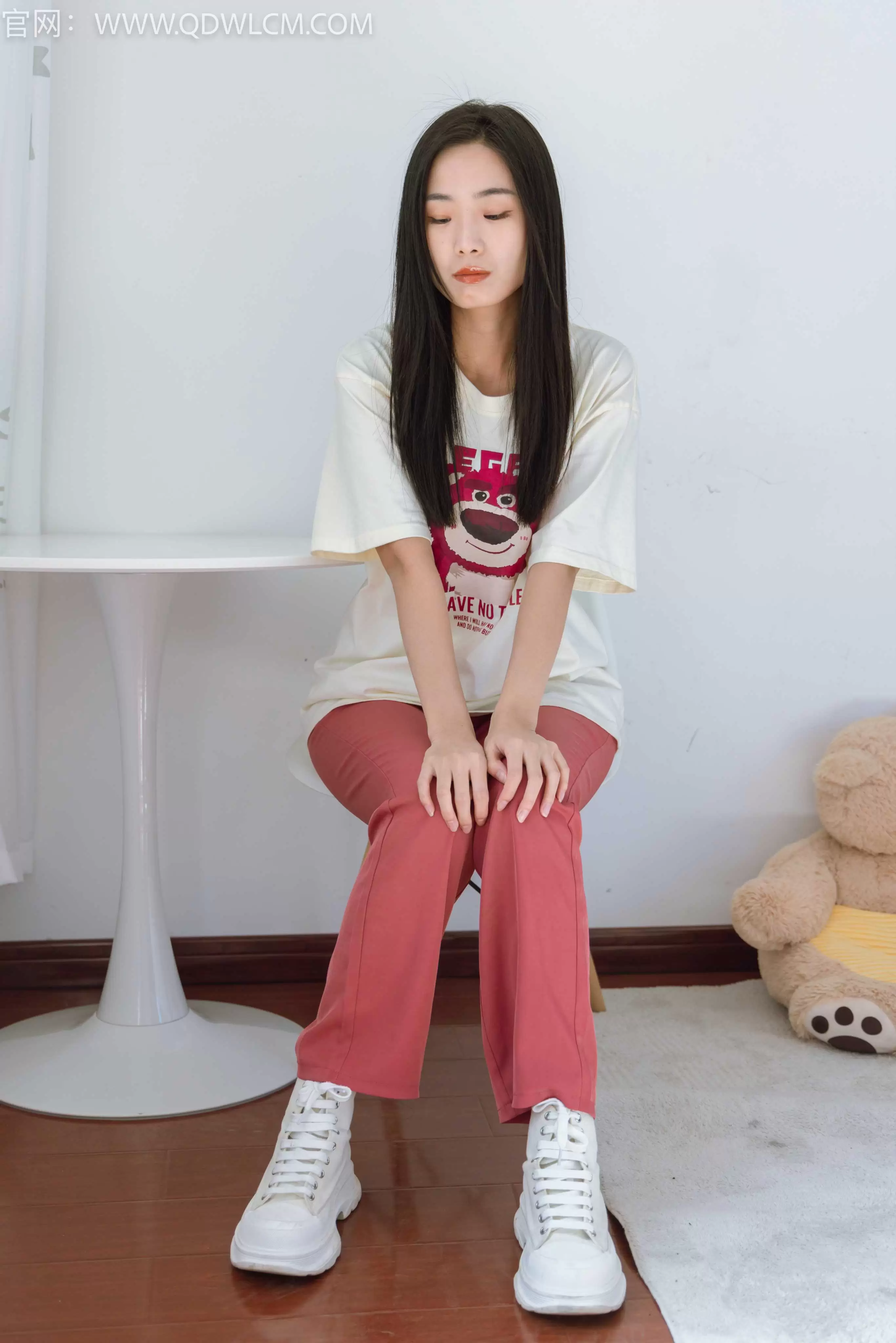 物恋传媒 NO.1328 缇缇-霓虹甜心 [150P1V-3936.23MB] - 秀人网免费无水印在线套图写真