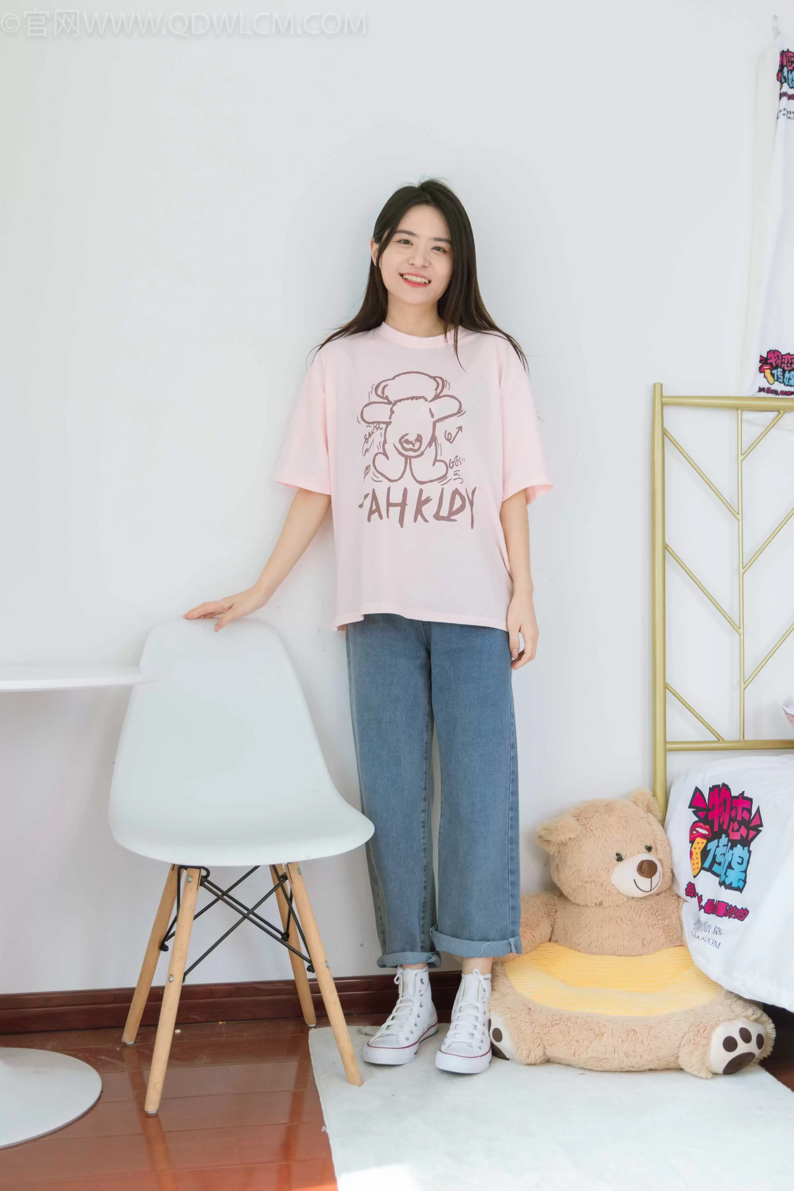 物恋传媒 NO.1185 然然-匡威帆布鞋白色短棉袜 [150+1V／3.99GB] - 秀人网免费无水印在线套图写真