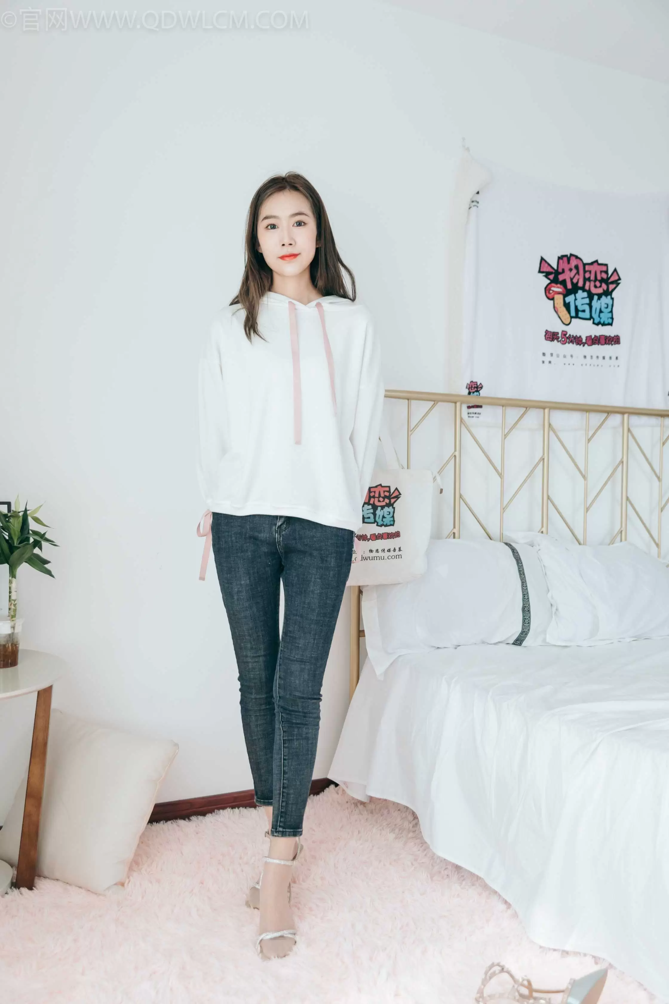 物恋传媒 NO.1037 小鹿-低眉的思念 [131P+1V／5.87GB] - 秀人网免费无水印在线套图写真