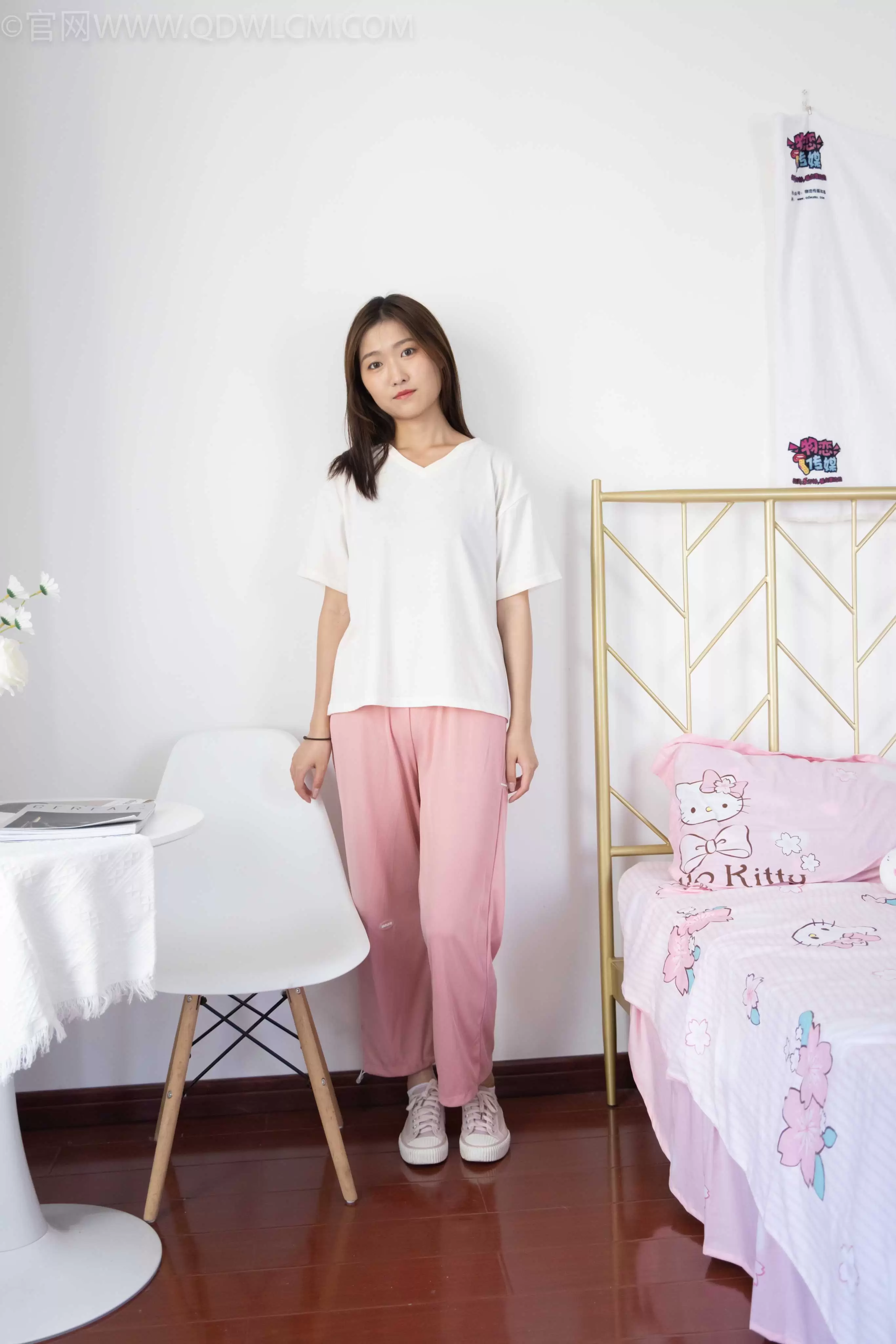 物恋传媒 NO.1024 小小-运动鞋、白色短棉袜、 [155P+1V／4.34GB] - 秀人网免费无水印在线套图写真