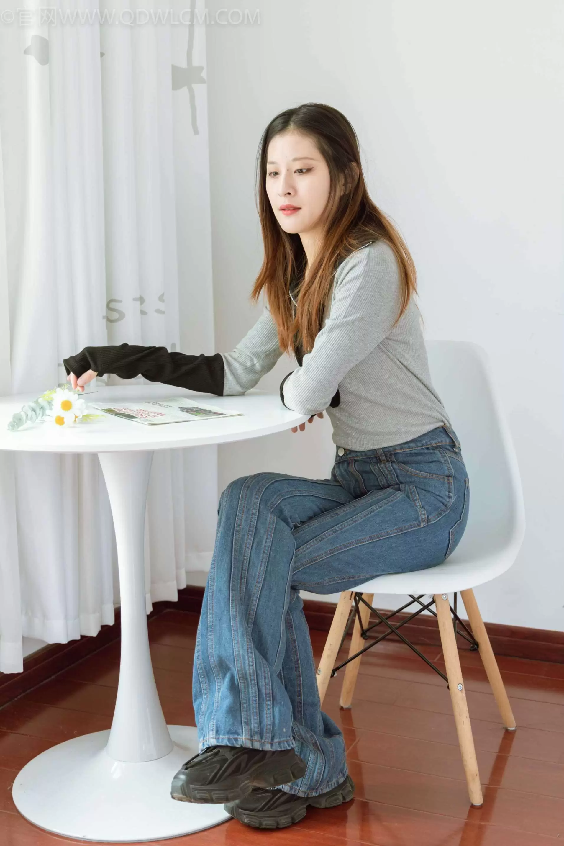 物恋传媒 NO.1022 思思-运动鞋、米白色短棉袜、 [140P+1V／4.15GB] - 秀人网免费无水印在线套图写真