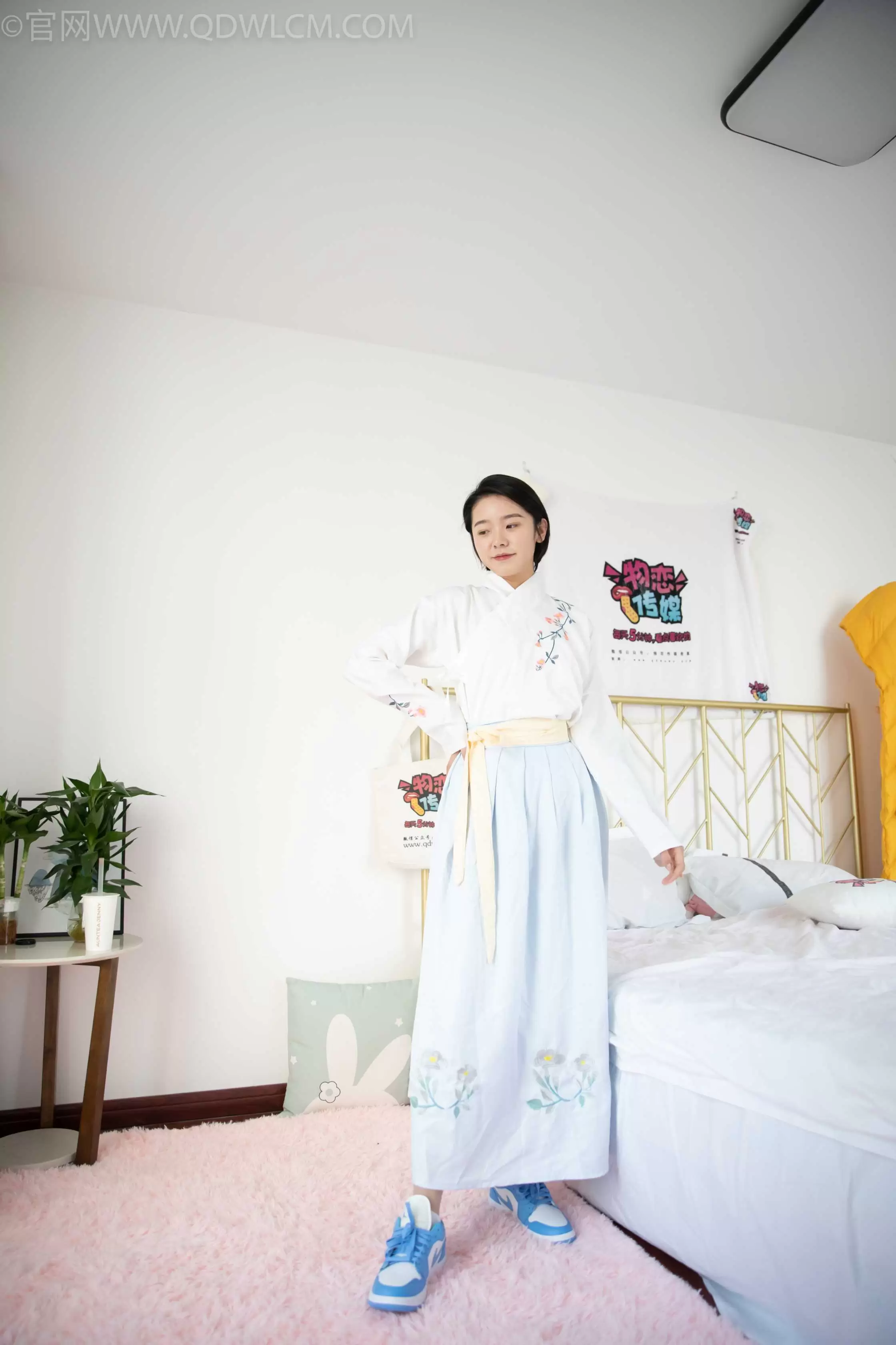 物恋传媒 NO.987 小飞-那年明月 [144P+1V／3.45GB] - 秀人网免费无水印在线套图写真