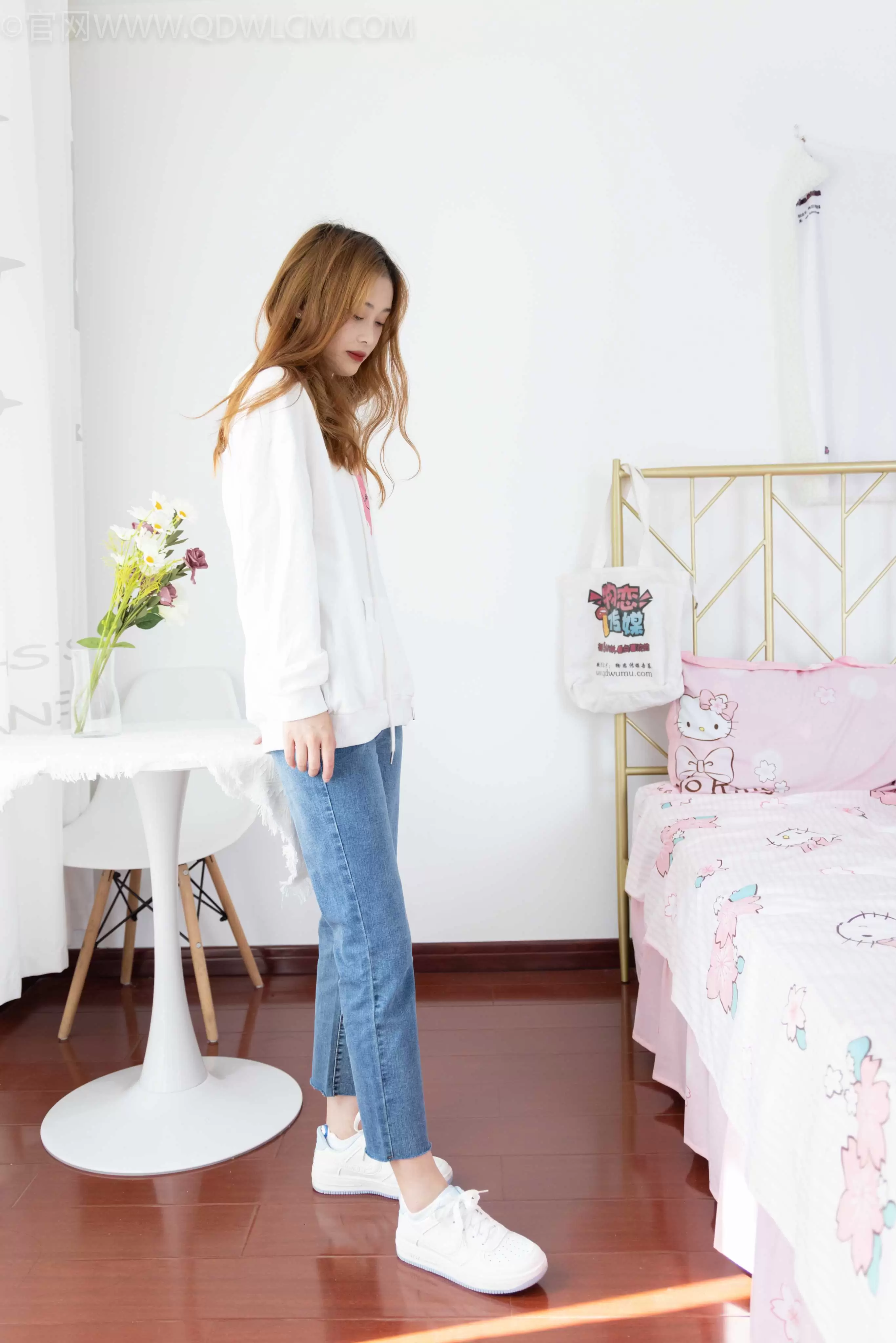 物恋传媒 NO.975 雪儿-风里的四季 [148P+1V／4.33GB] - 秀人网免费无水印在线套图写真