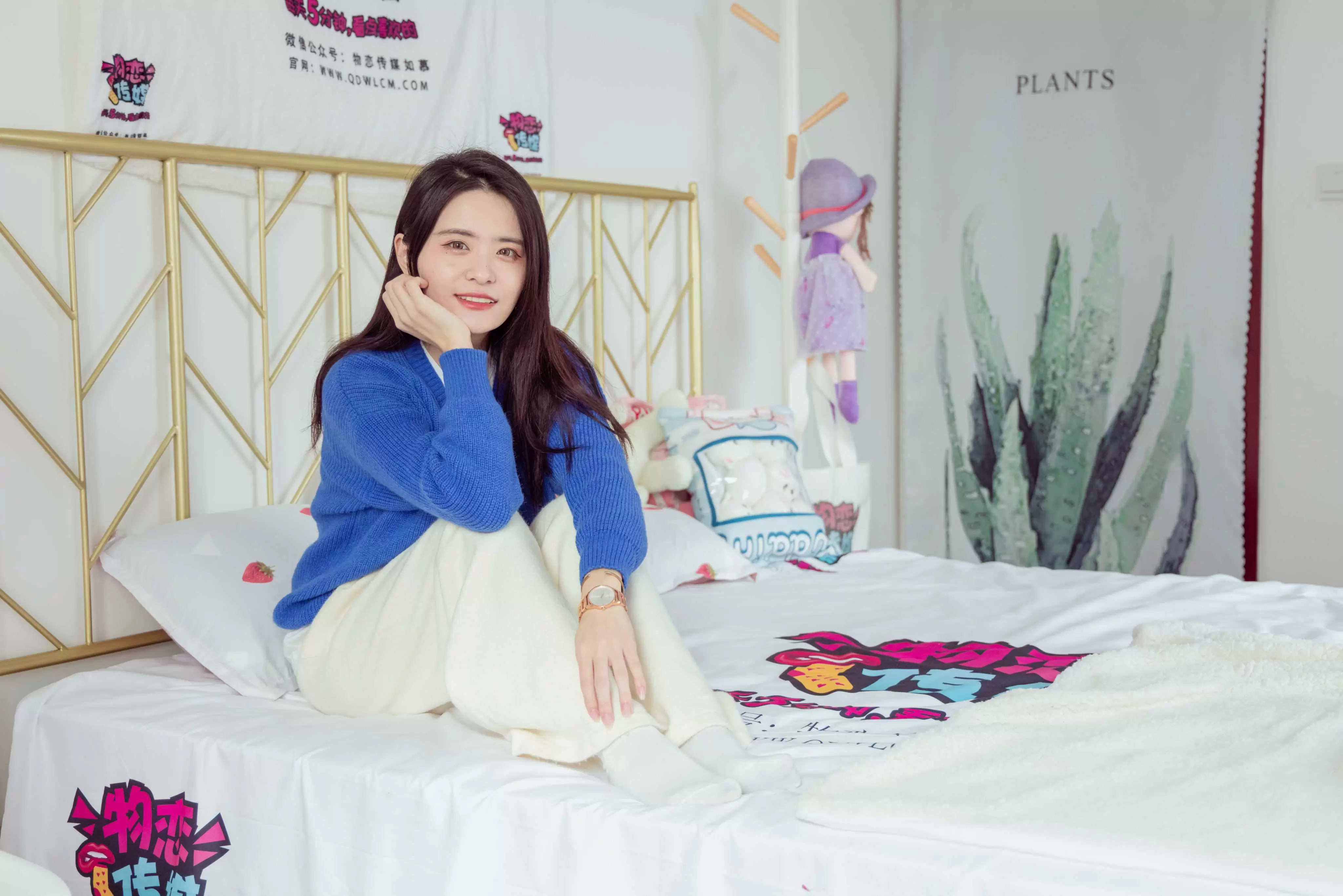 物恋传媒 NO.965 然然-树下的故事 [142P+1V／4.30GB] - 秀人网免费无水印在线套图写真