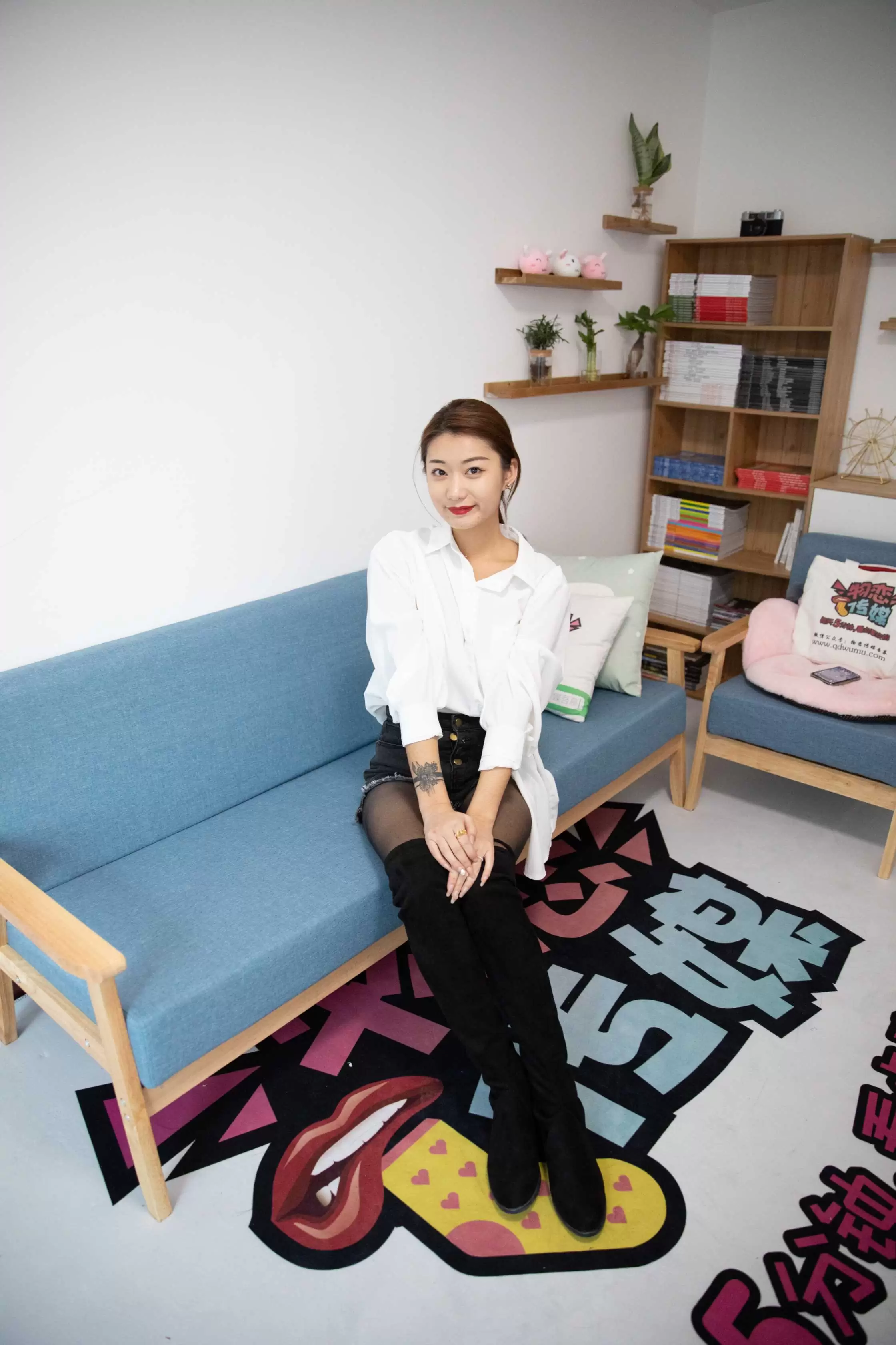 物恋传媒 NO.911 言言-的温柔 [145P+1V／4.03GB] - 秀人网免费无水印在线套图写真