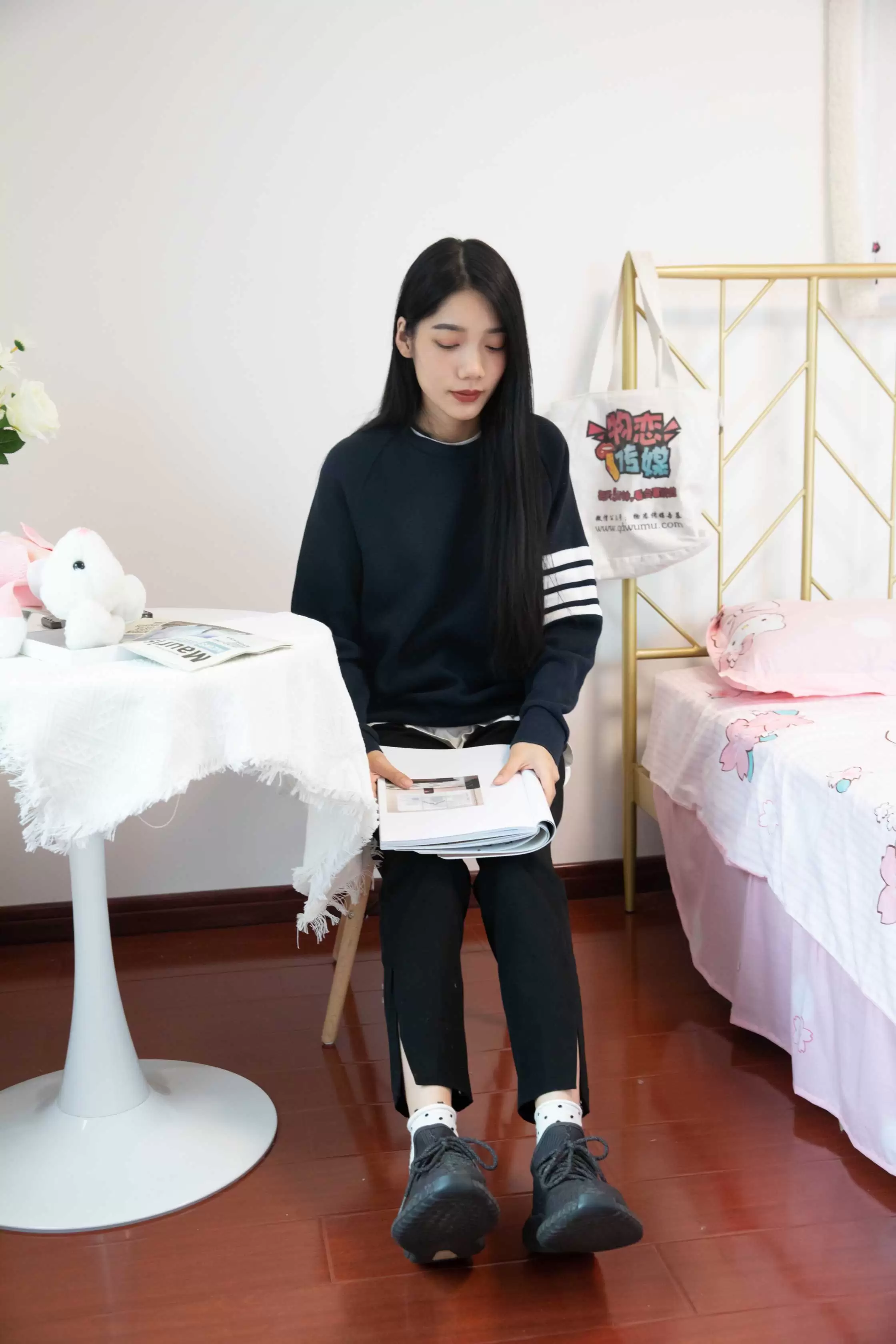 物恋传媒 NO.909 蕾蕾-玫瑰 [128P+1V／3.07GB] - 秀人网免费无水印在线套图写真