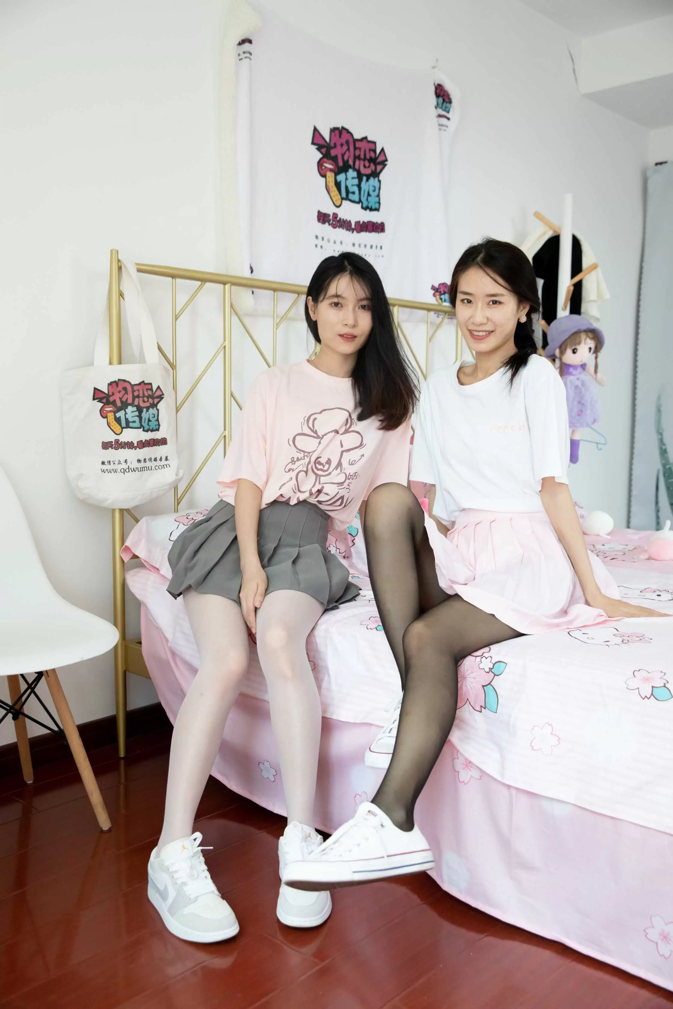 物恋传媒 NO.899 猫耳&菜菜-清溪与鱼 [158P+1V／5.90GB] - 秀人网免费无水印在线套图写真