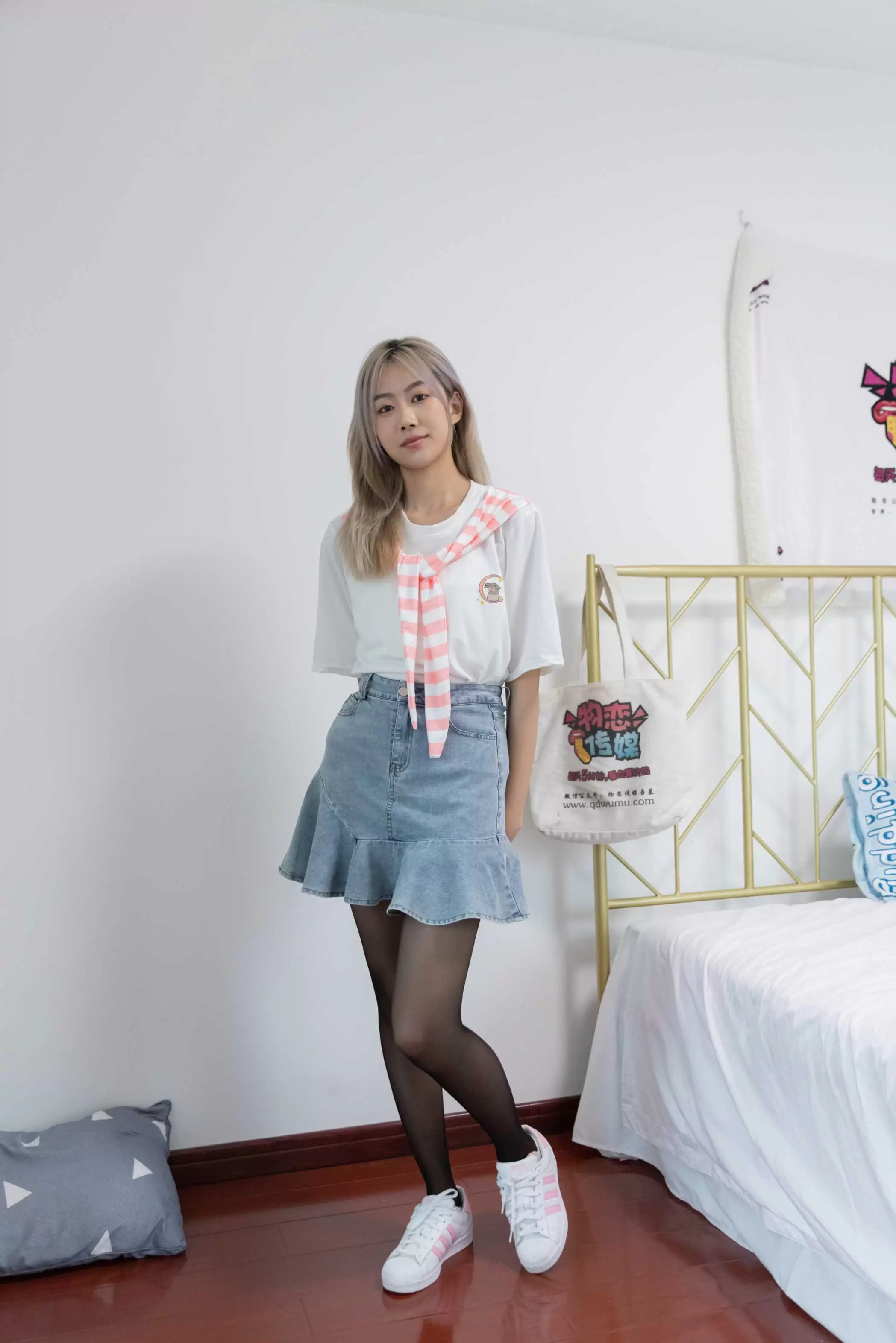 物恋传媒 NO.837 小鹿-烟花煮雨 [148P+1V／5.64GB] - 秀人网免费无水印在线套图写真