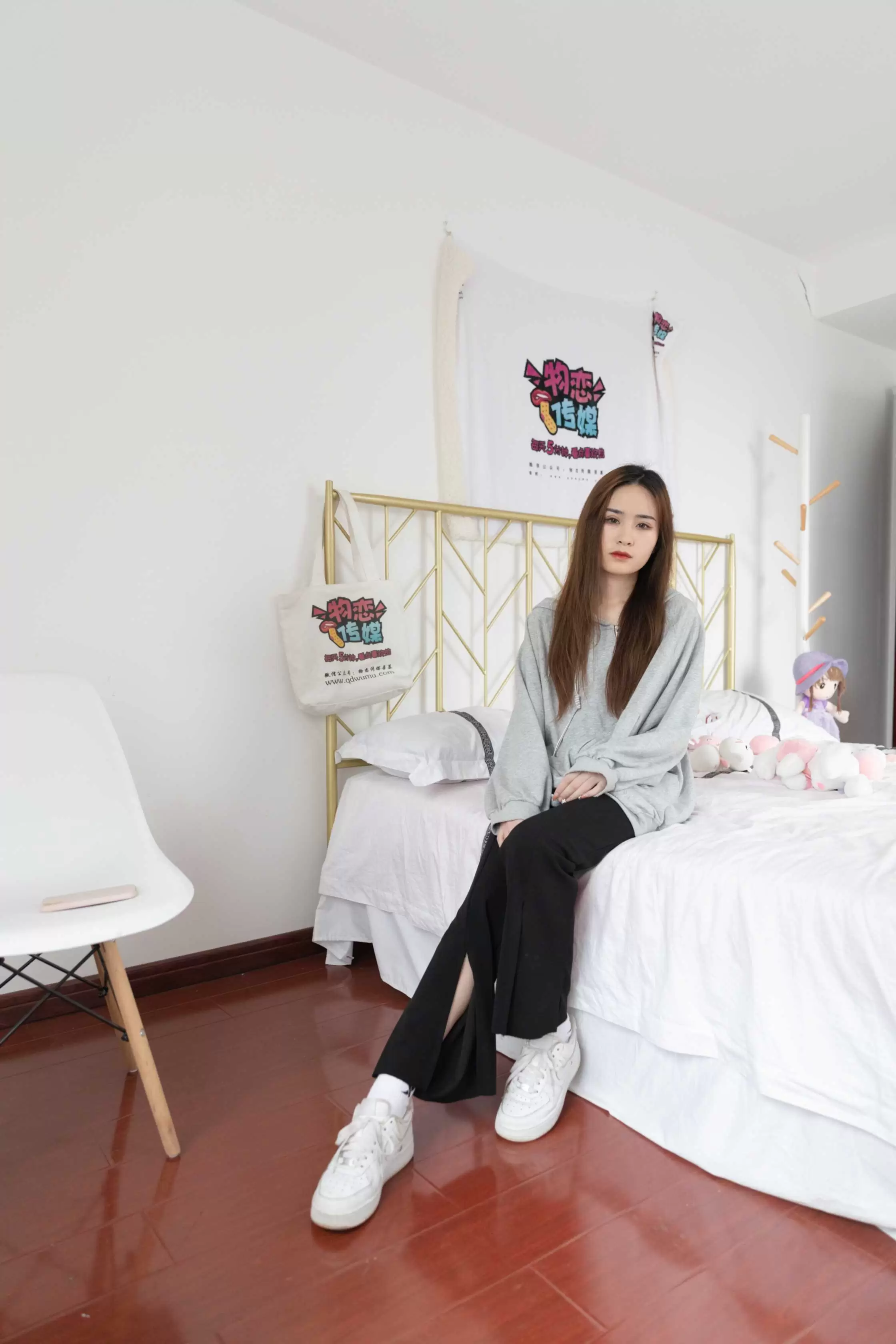 物恋传媒 NO.819 草莓-星光与行囊 [152P+1V／4.69GB] - 秀人网免费无水印在线套图写真