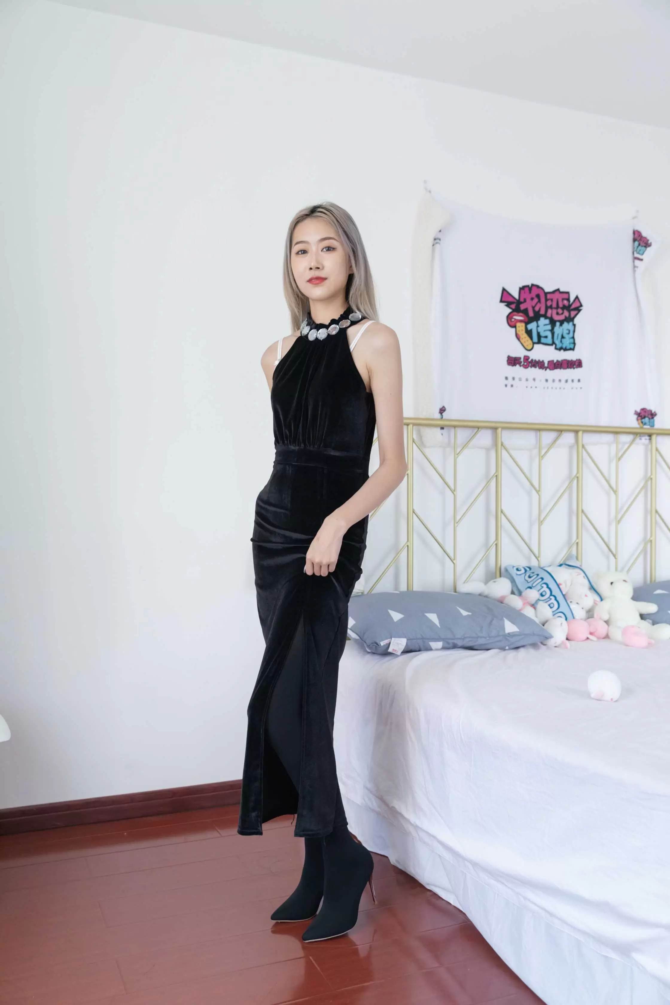 物恋传媒 NO.811 小鹿-竹林梦 [153P+1V／3.12GB] - 秀人网免费无水印在线套图写真