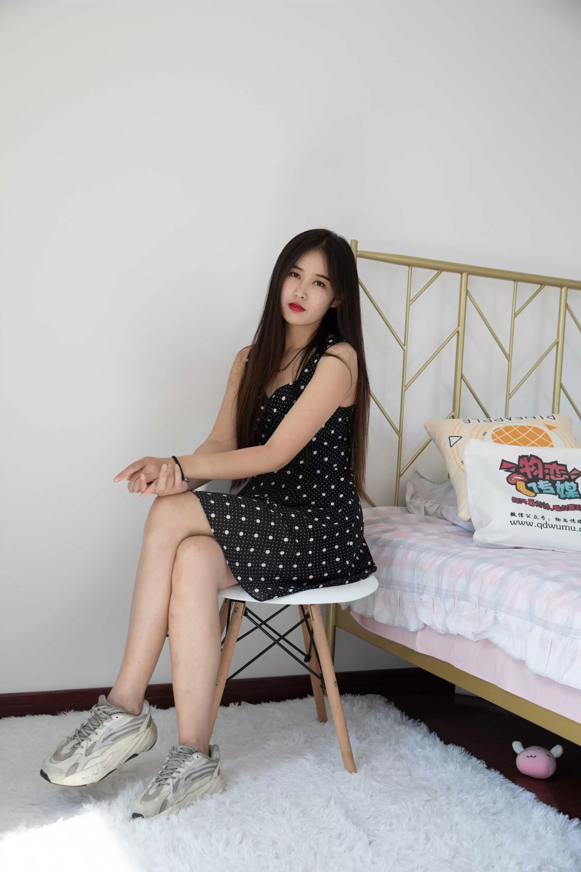 物恋传媒 NO.705 菲菲-光阴的树 [144P+1V／4840M] - 秀人网免费无水印在线套图写真