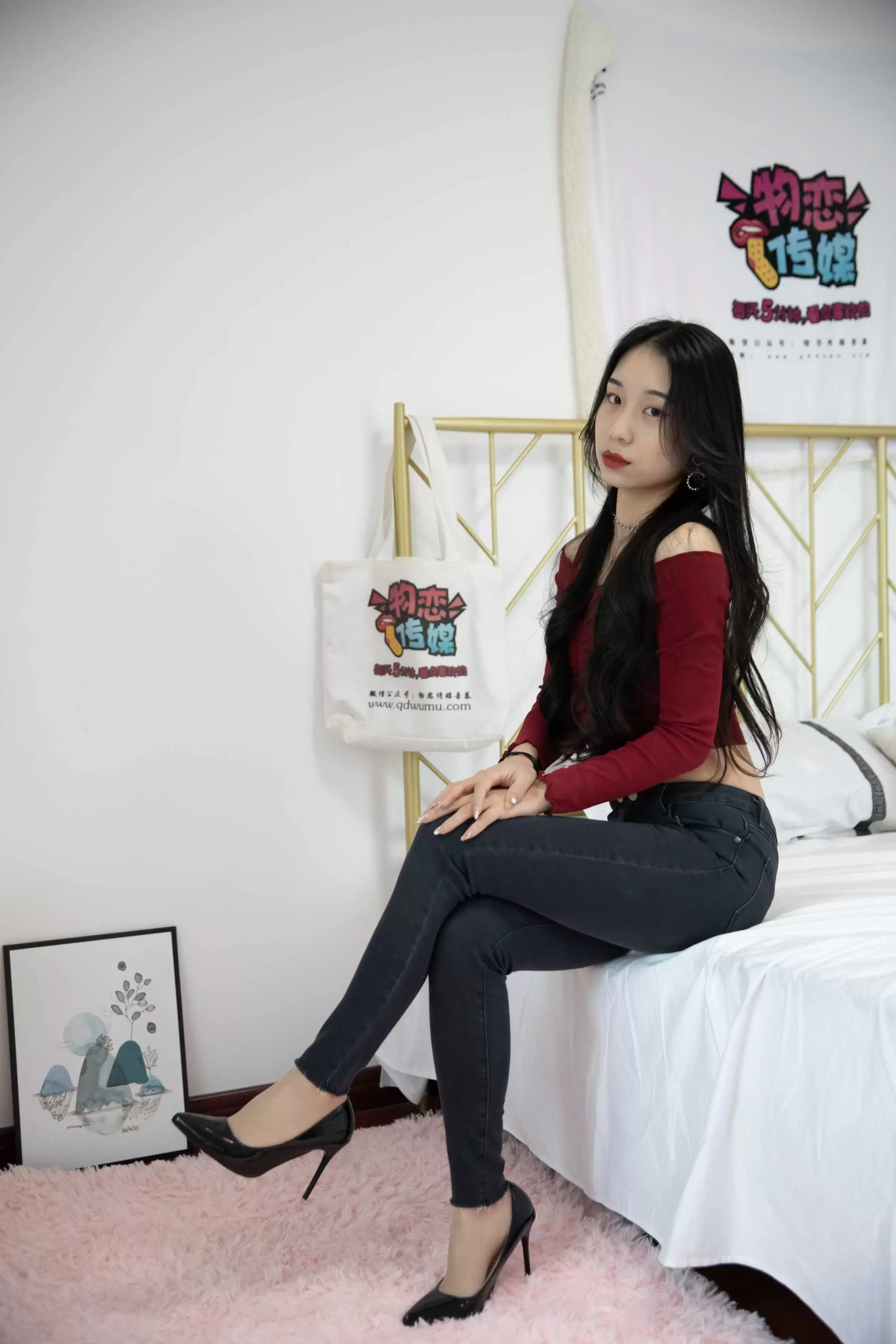 物恋传媒 NO.704 璐璐-烟雨重叠 [175P+1V／4500M] - 秀人网免费无水印在线套图写真