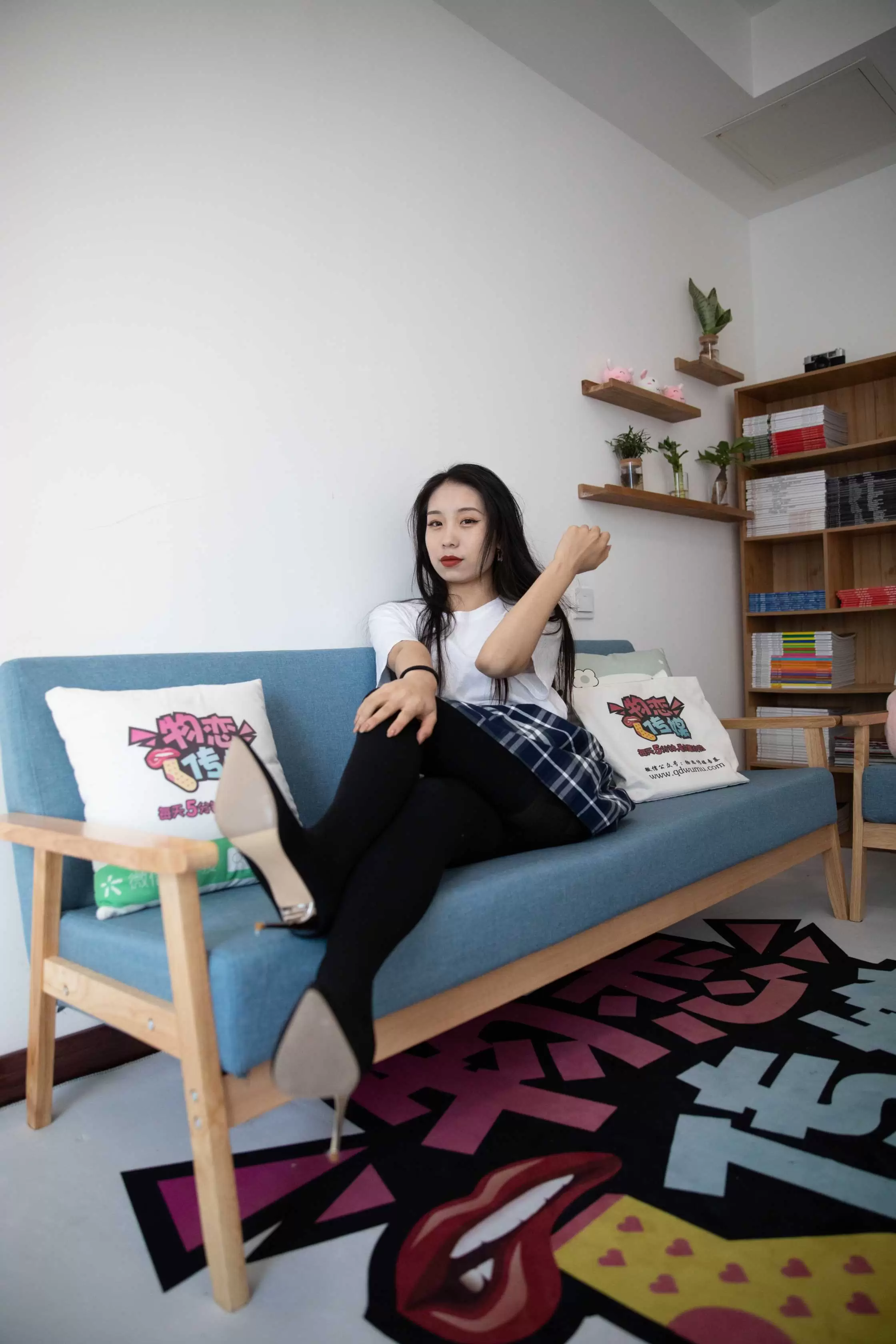 物恋传媒 NO.676 璐璐-夜语远方 [148P+1V／4.1G] - 秀人网免费无水印在线套图写真