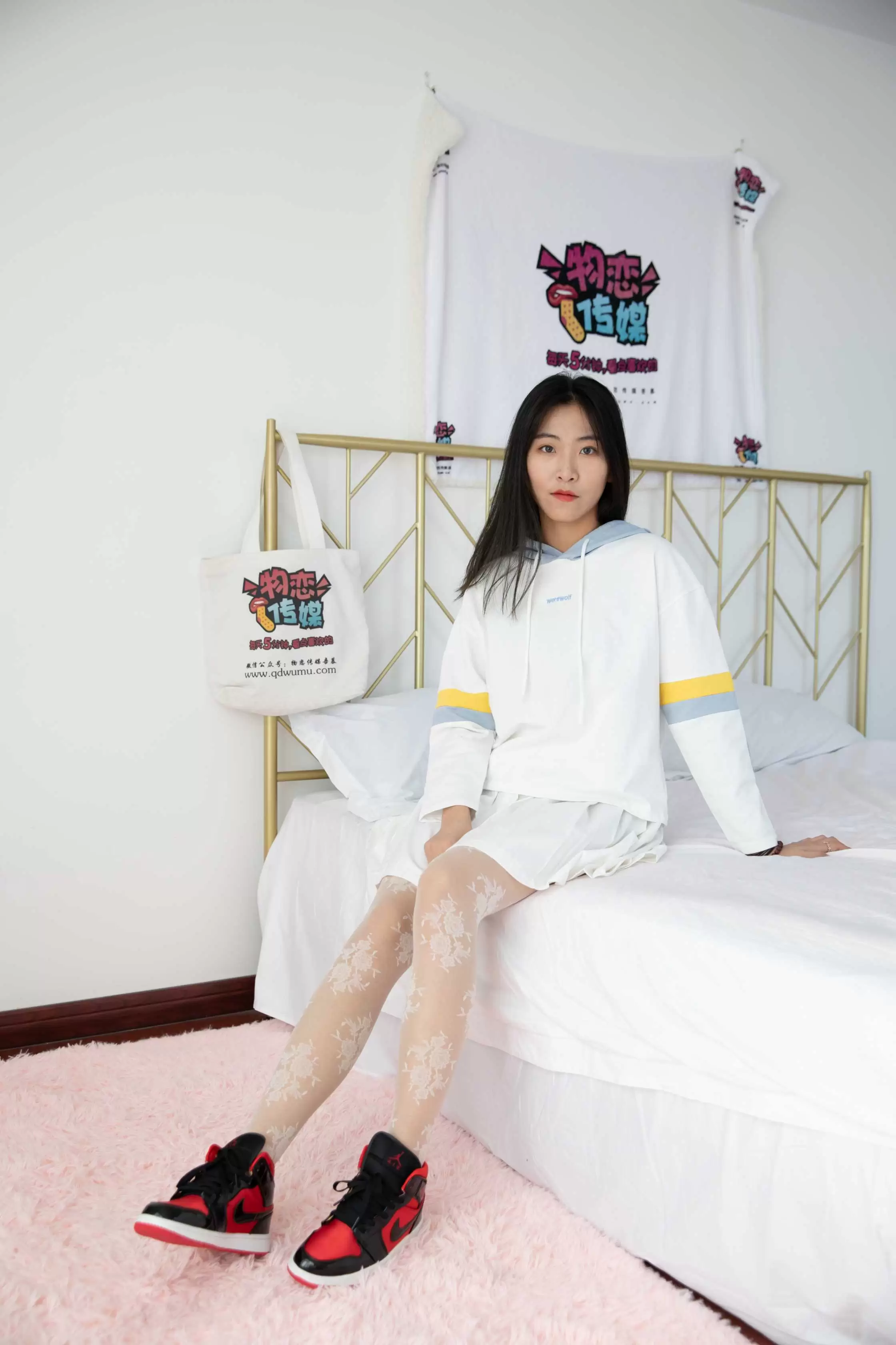 物恋传媒 NO.670 elise-一刻芳华 [154P+1V／3.58G] - 秀人网免费无水印在线套图写真