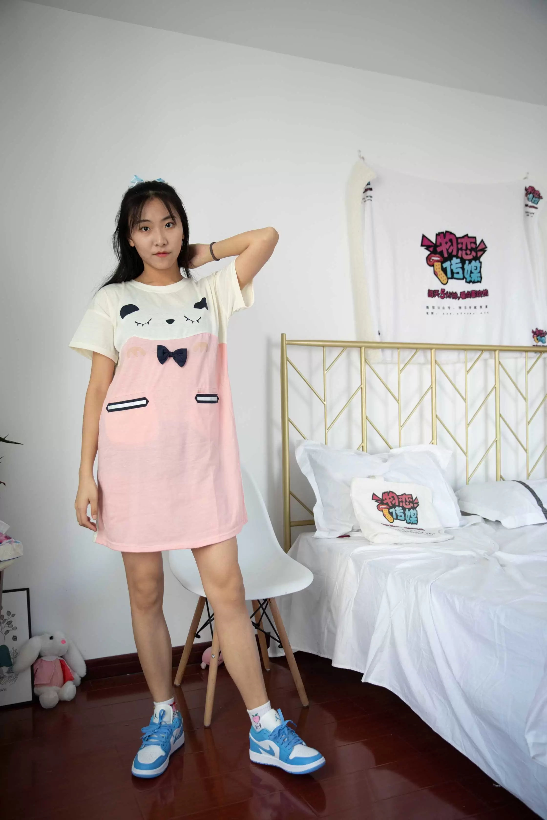 物恋传媒 NO.658 elise-雨意青山 [142P+1V3520M] - 秀人网免费无水印在线套图写真