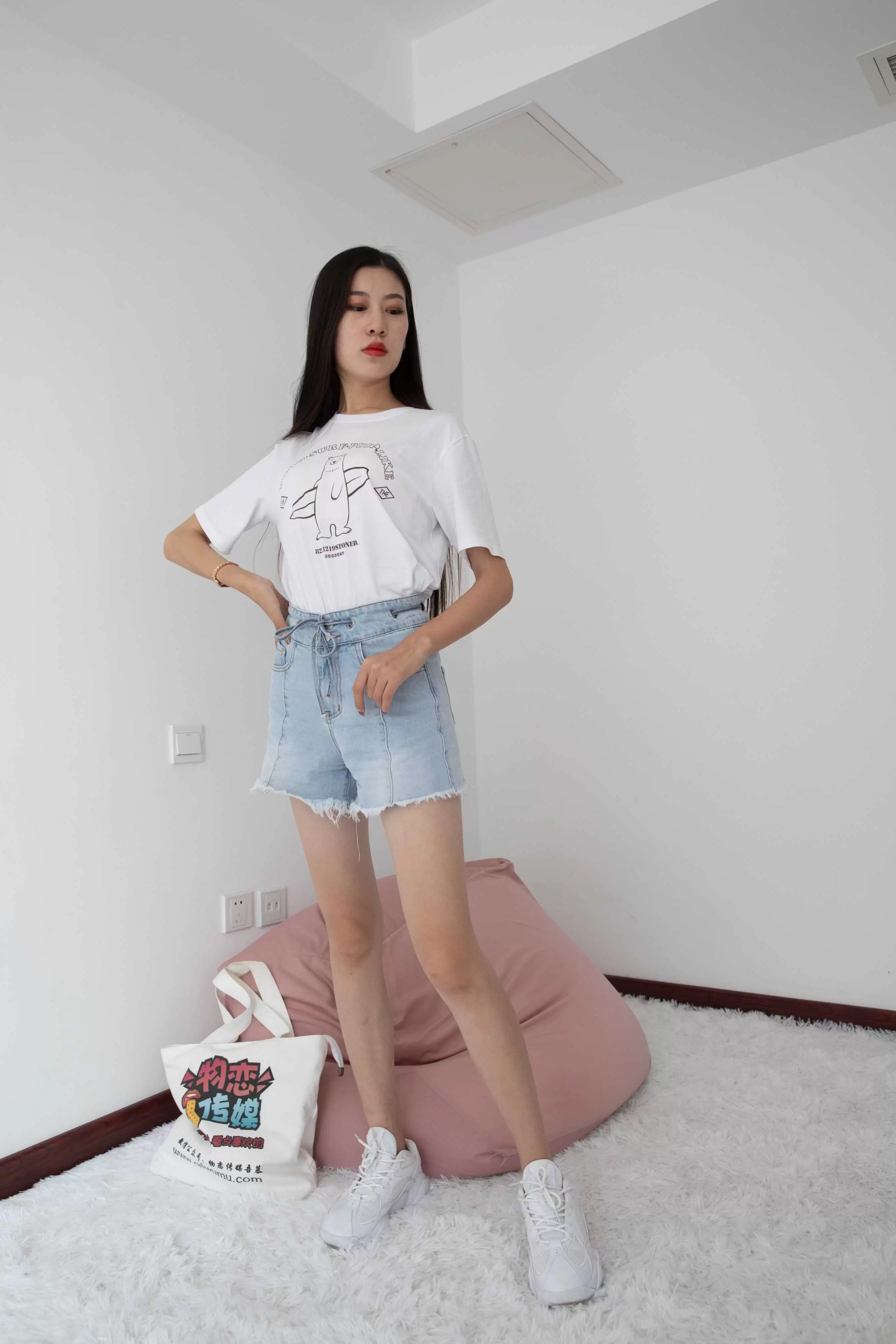 物恋传媒 No.481 苏镶-杨柳依晴 [153P+1V3.4G] - 秀人网免费无水印在线套图写真