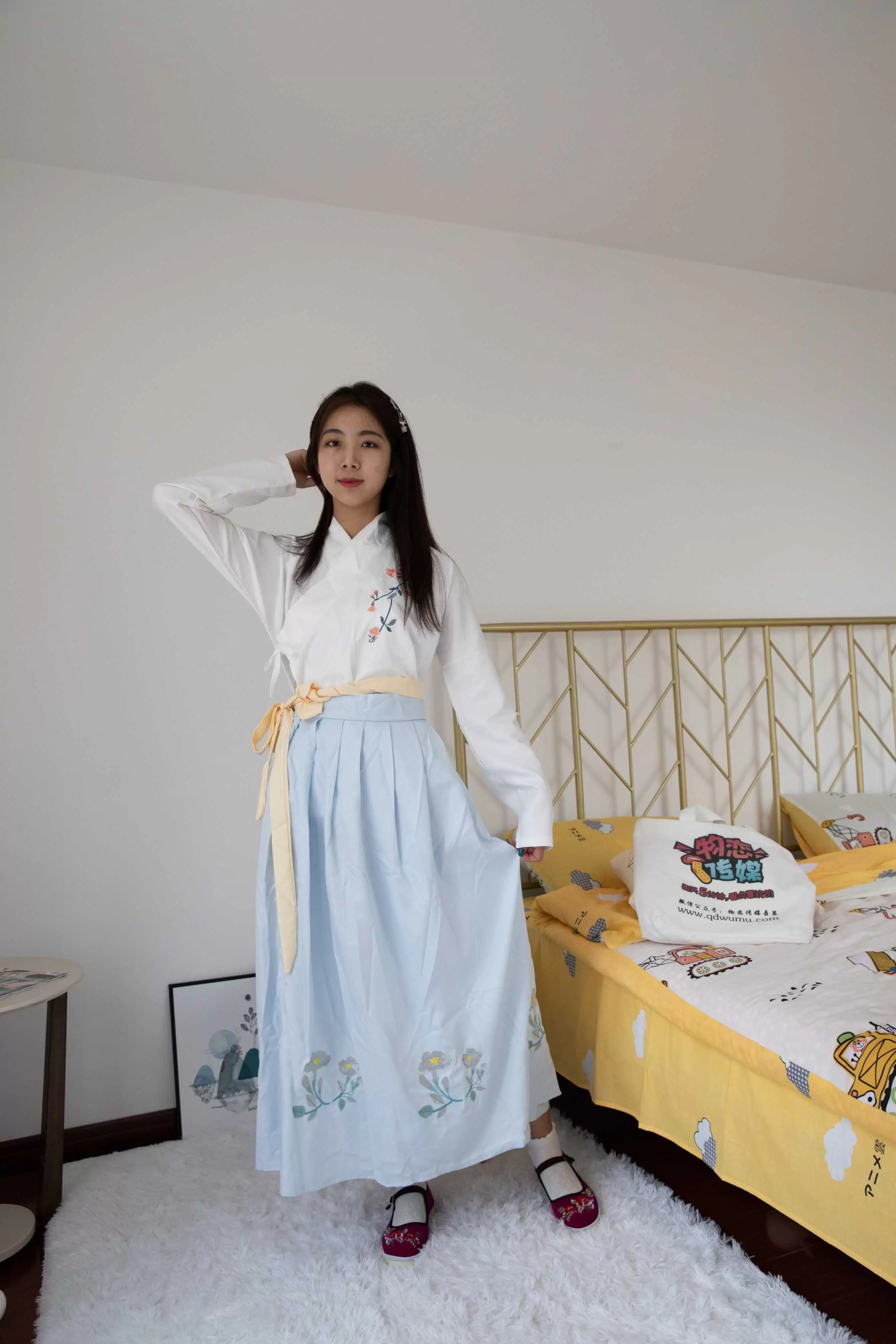 物恋传媒 No.421 心心-蝶恋花 [130P+1V4.4G] - 秀人网免费无水印在线套图写真