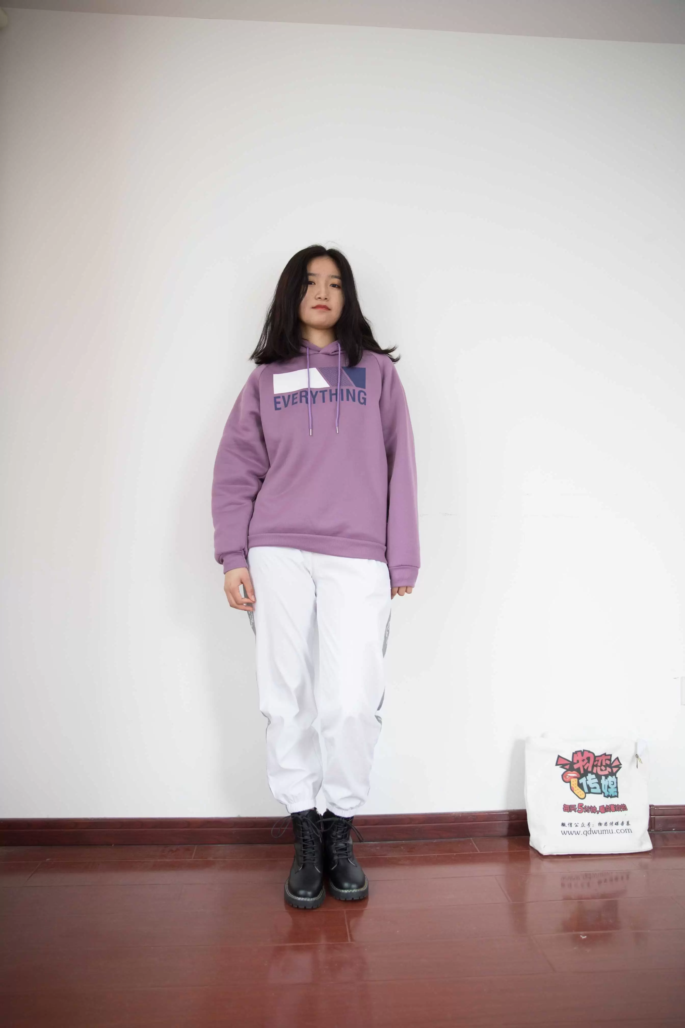 物恋传媒 No.398 小昭-马丁靴裤里丝 [135P+1V3.91G] - 秀人网免费无水印在线套图写真