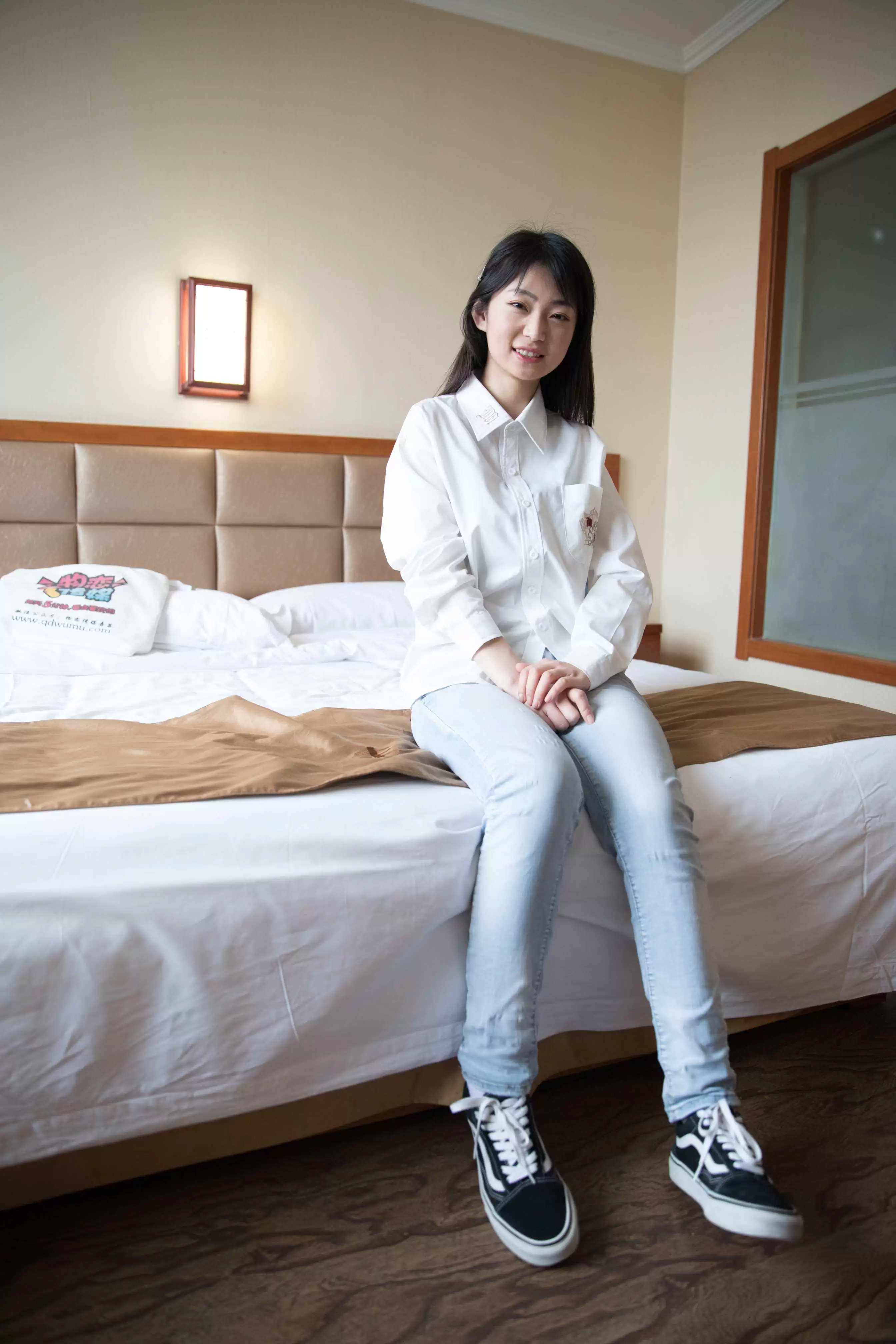 物恋传媒 No.359 小凌-白色衬衣 [172P+1V7.2G] - 秀人网免费无水印在线套图写真