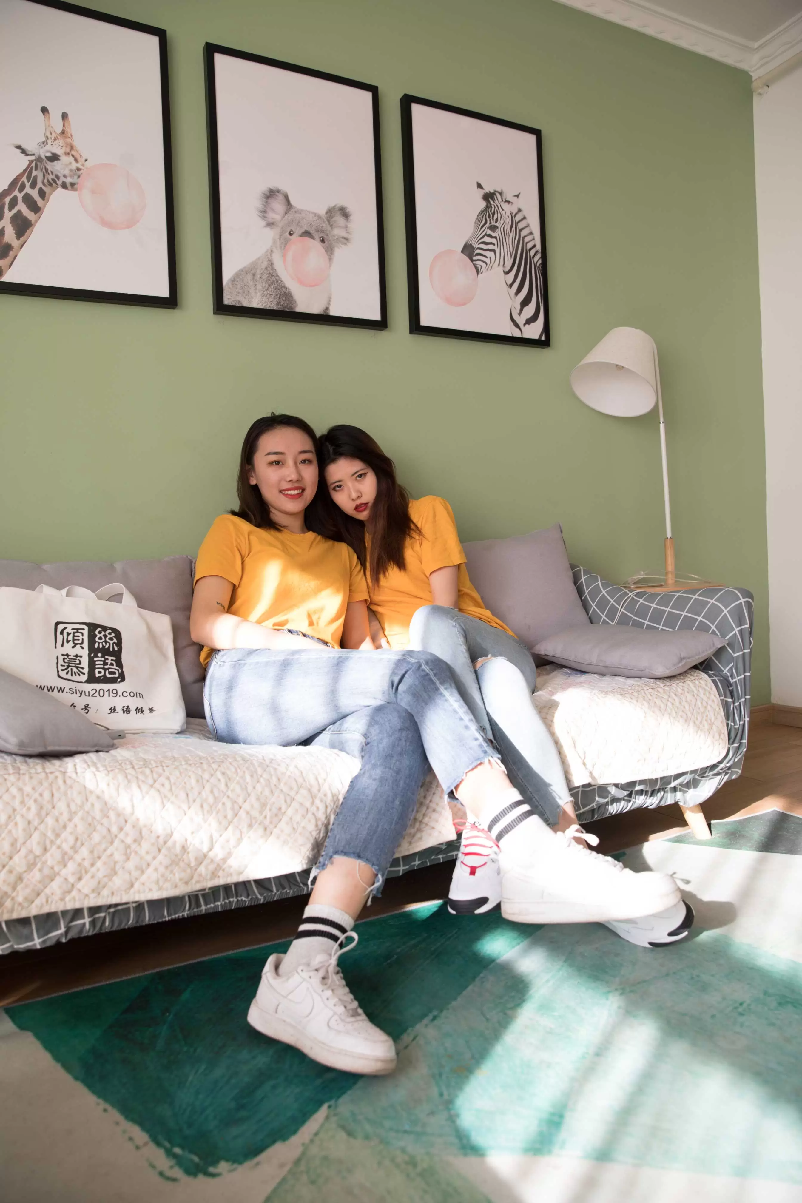 物恋传媒 No.353 闺蜜-芒果椰香 [167P+1V3.95G] - 秀人网免费无水印在线套图写真