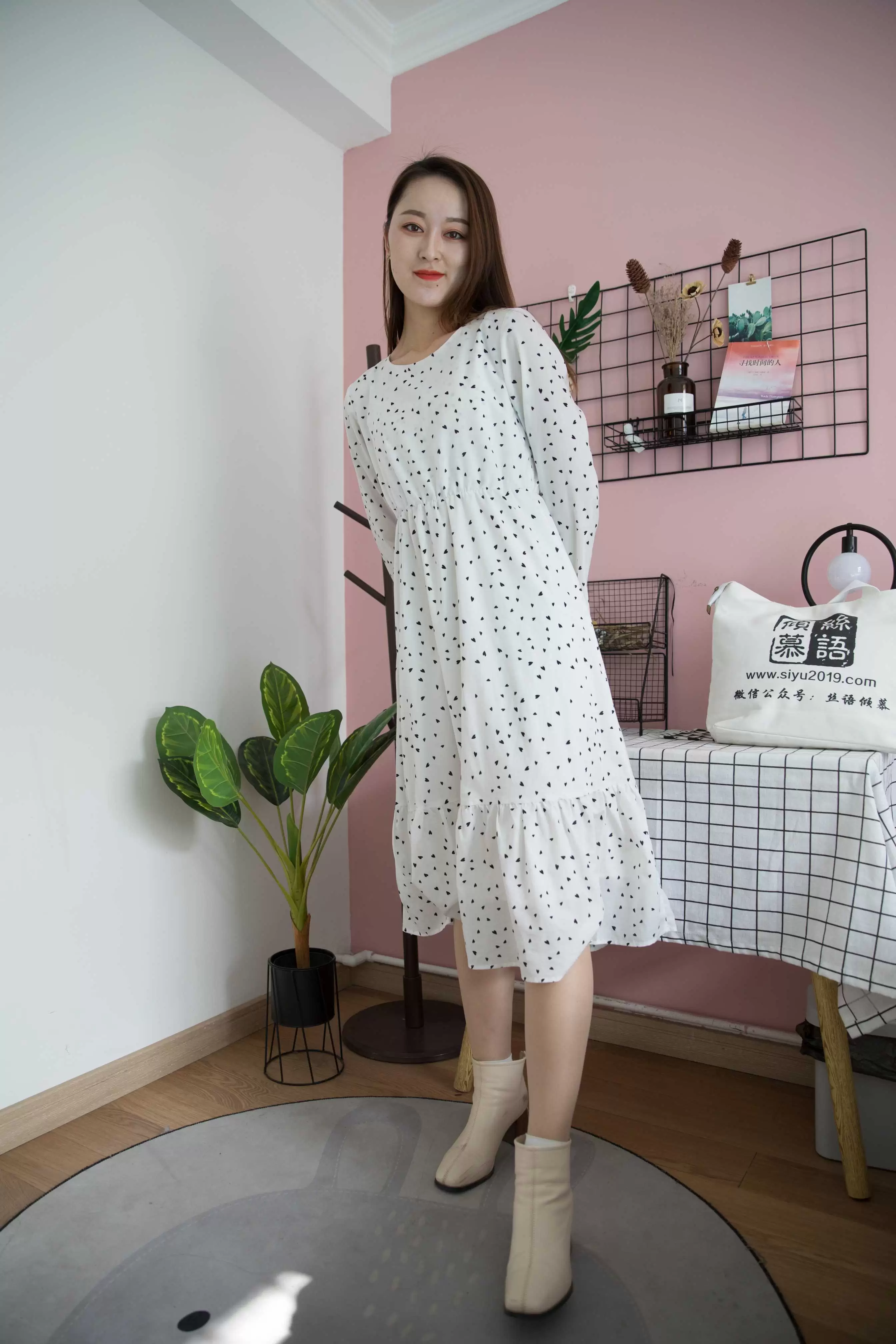 物恋传媒 No.350 诺诺-波点圆舞曲 [160P+1V4.17G] - 秀人网免费无水印在线套图写真