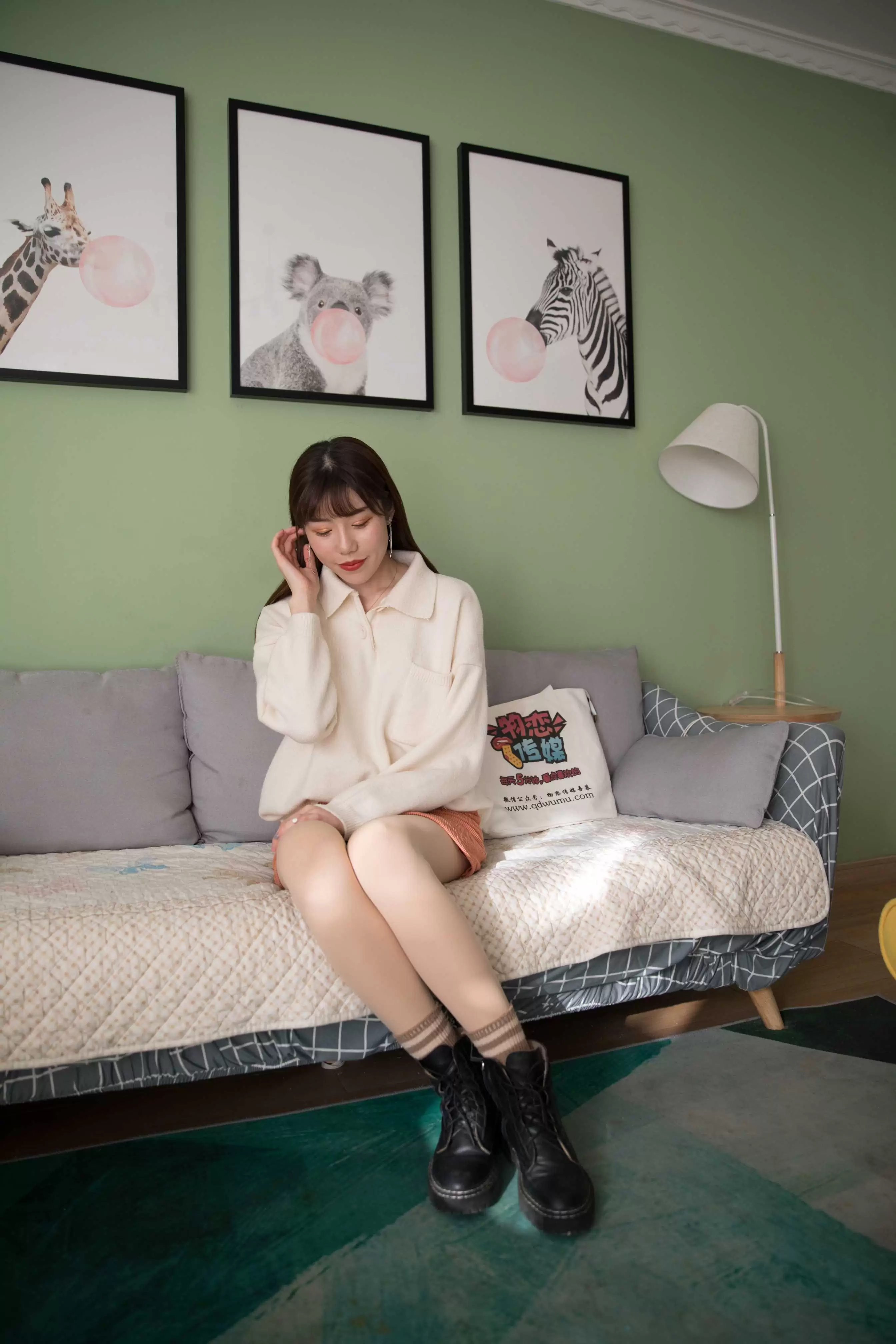 物恋传媒 No.334 爱琪-春日橘朵 [137P+1V3.38G] - 秀人网免费无水印在线套图写真