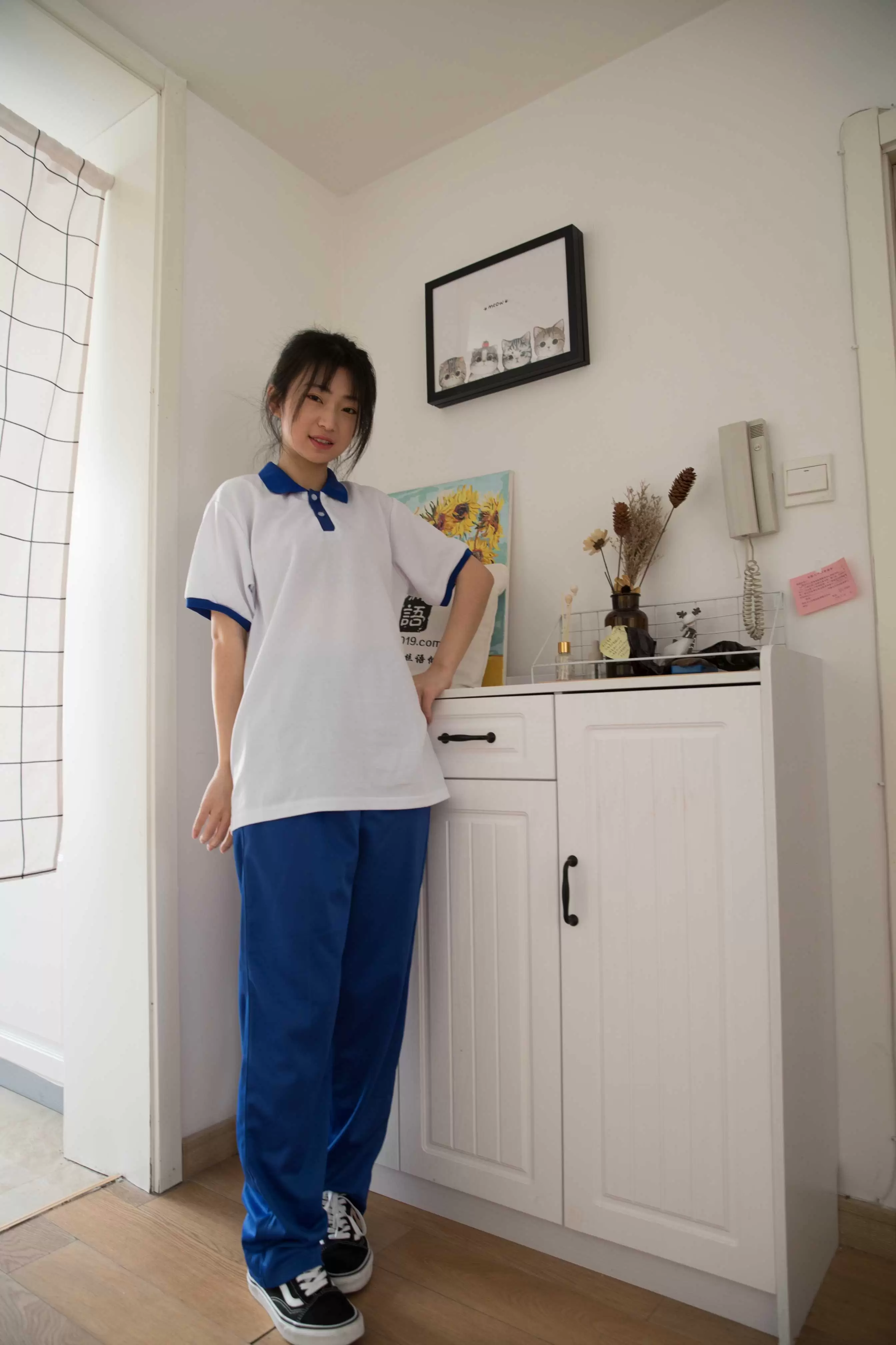 物恋传媒 No.319 小凌-凤凰花开的路口 [202P+1V4.72G] - 秀人网免费无水印在线套图写真