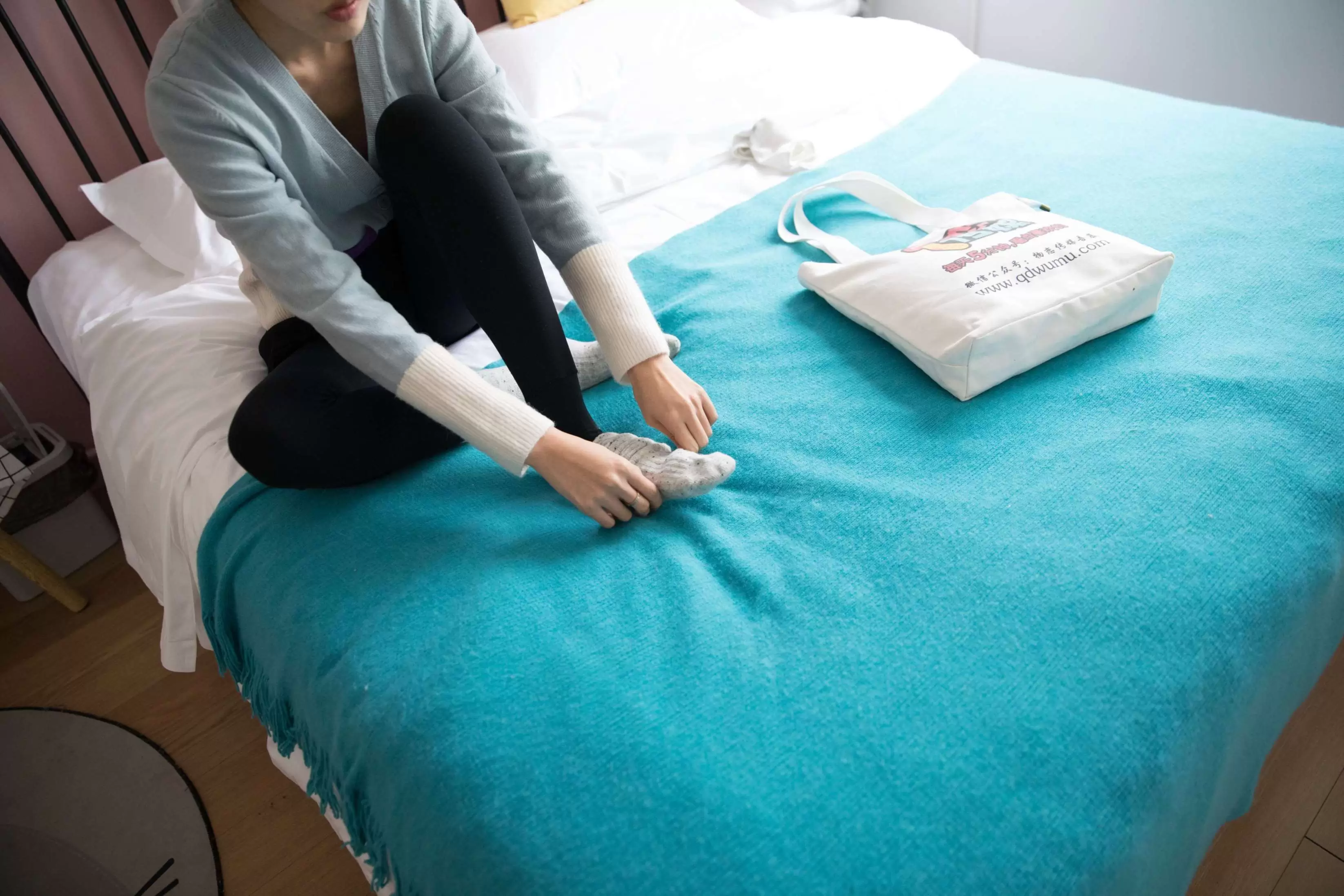 物恋传媒 No.294 柠檬-格纹衫的俏皮与温柔 [220P+1V6.27G] - 秀人网免费无水印在线套图写真