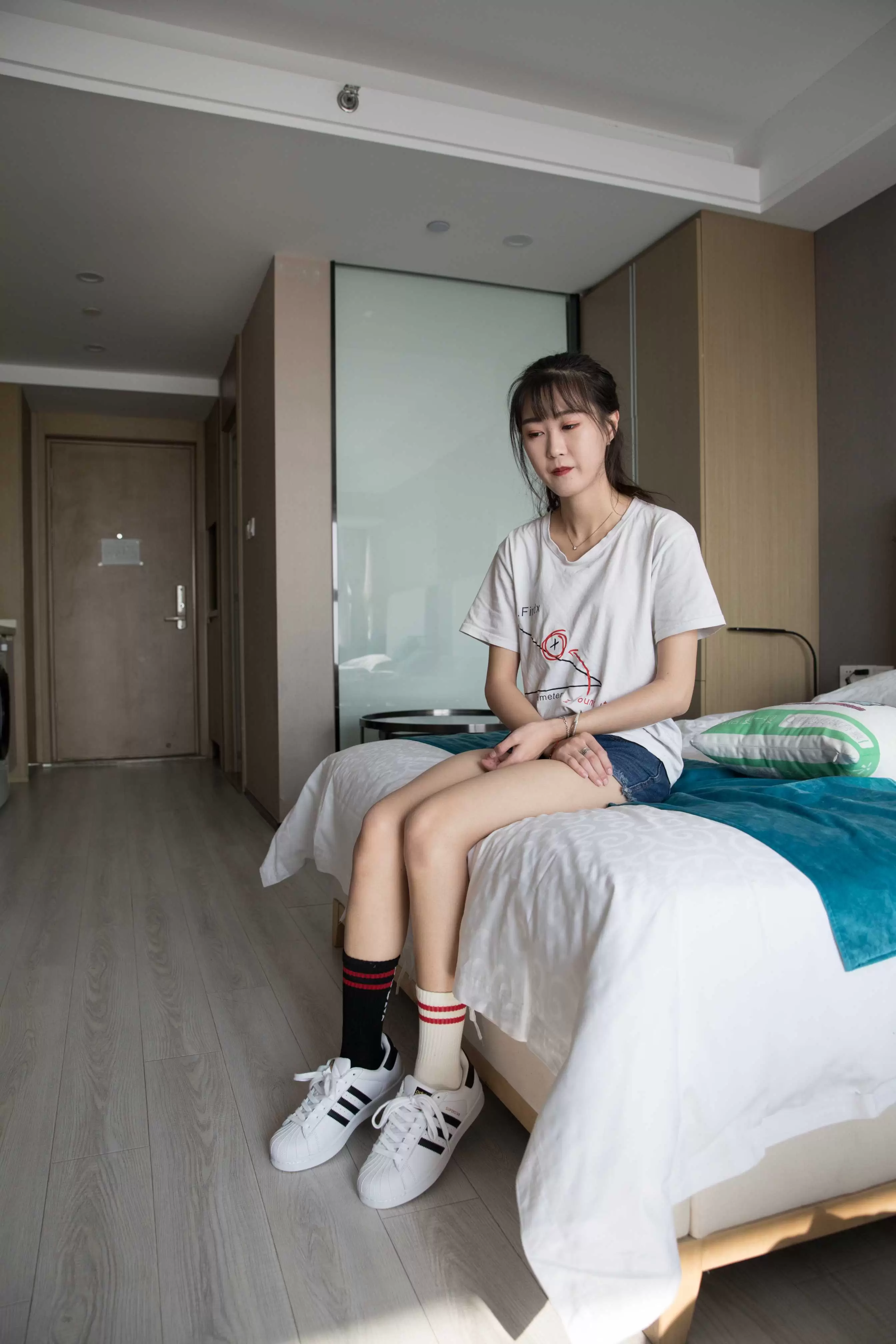 物恋传媒 No.249 冬冬-小小的坚强 [189P+2V4.69G] - 秀人网免费无水印在线套图写真