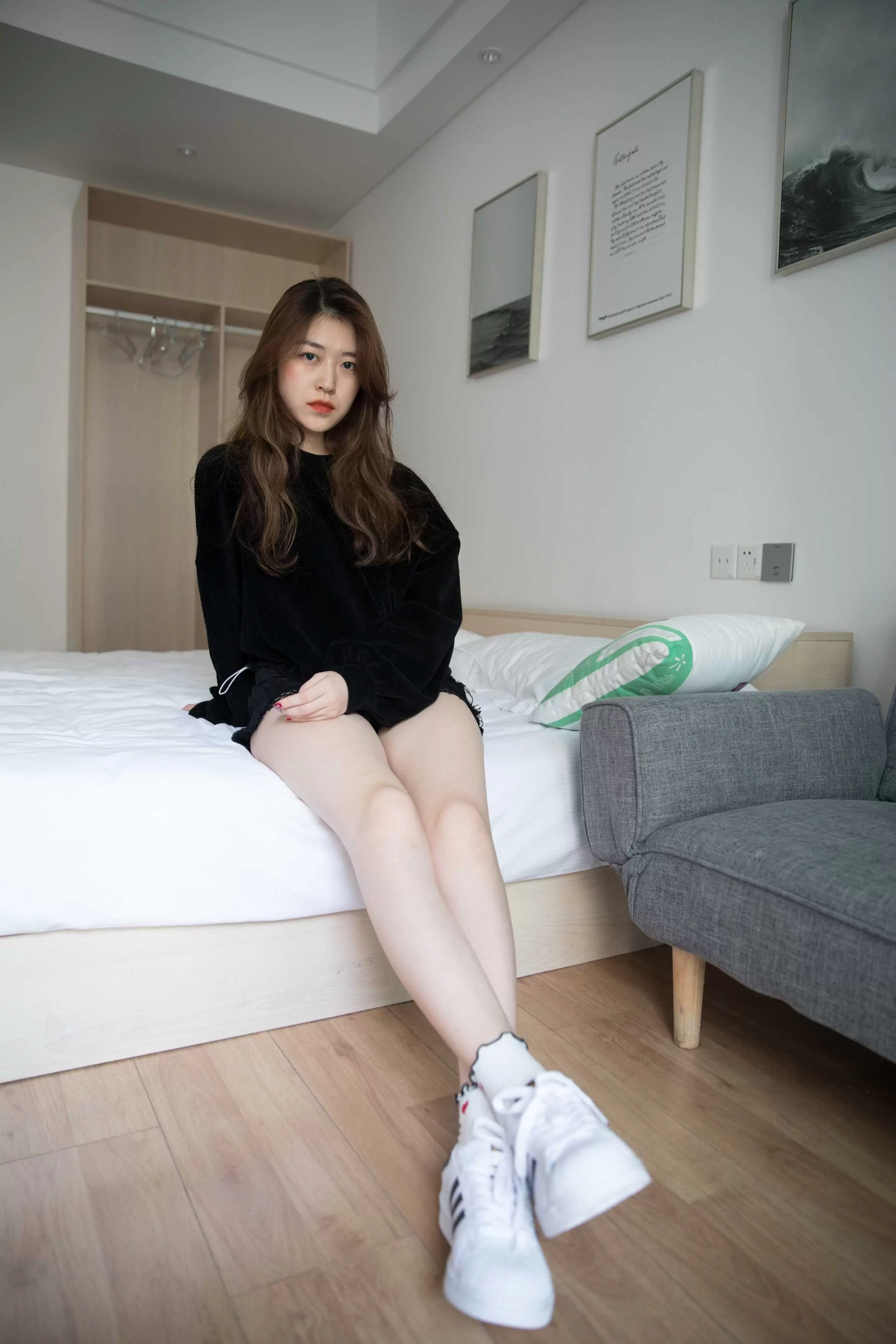 物恋传媒 No.230 佳琪-一袭青丝绕指柔 [196P+1V6.03G] - 秀人网免费无水印在线套图写真